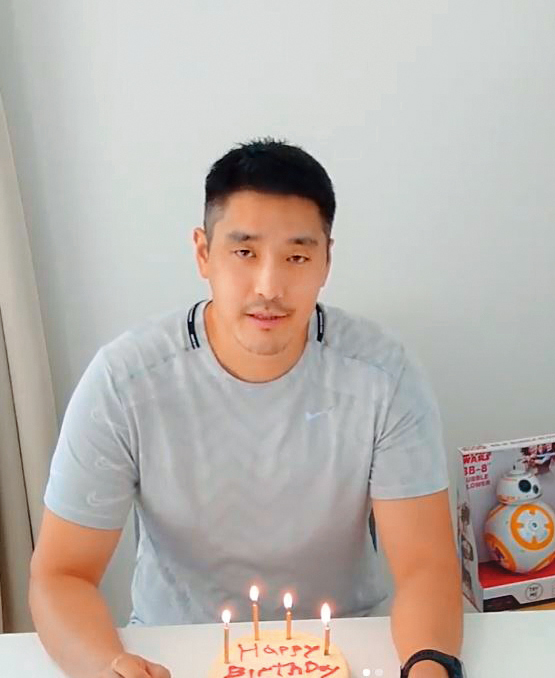 理科先生稱因前妻已讀不回，錯過安排返台與家人團聚的時機，但還是隔空以影片表達心意。（翻攝自理科先生IG）