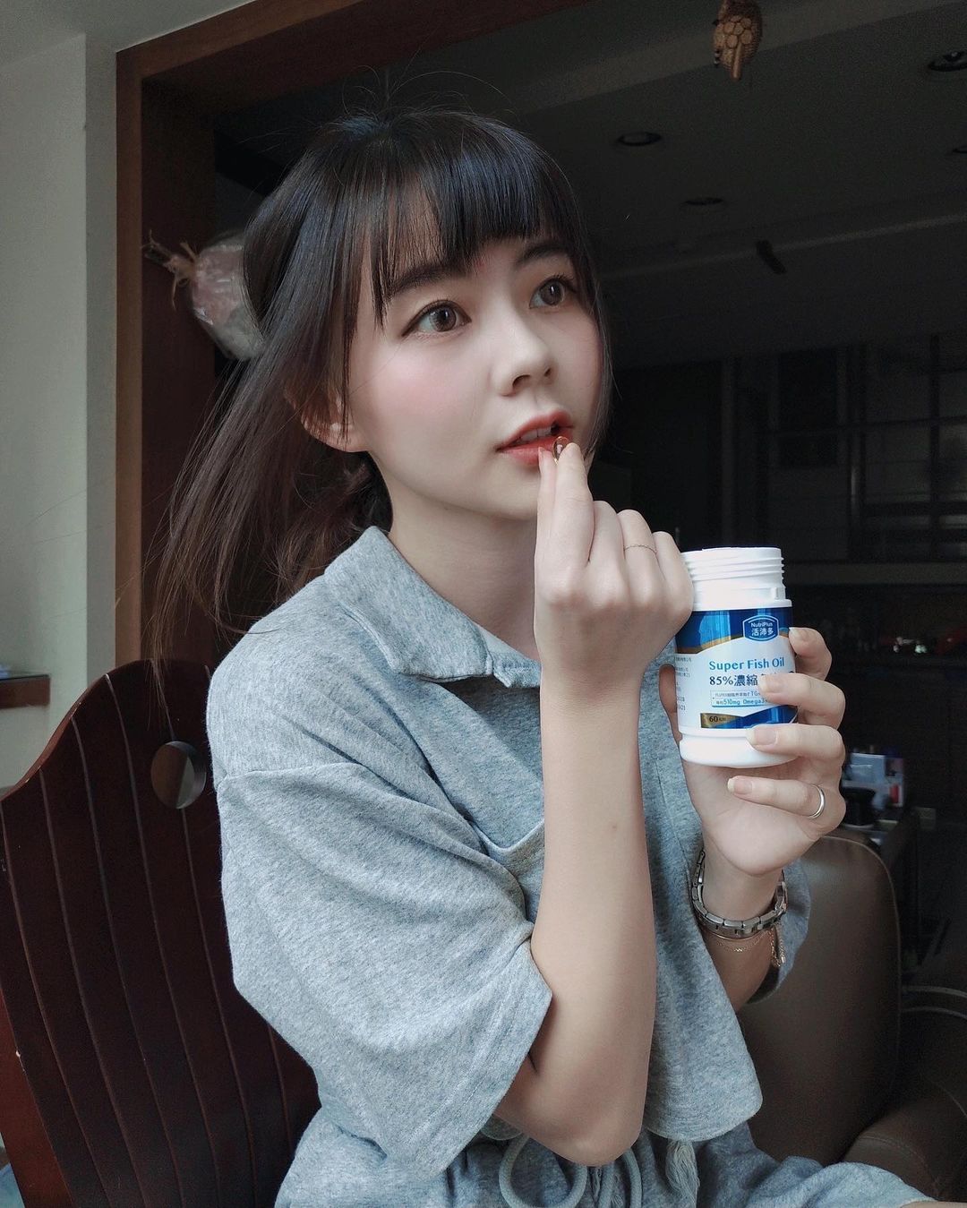 鍾蕙羽(圖)被指不尊重曹佑寧的工作,影響人家作品之外,還要跟他合作的女星吃醋。(翻攝鍾蕙羽IG)