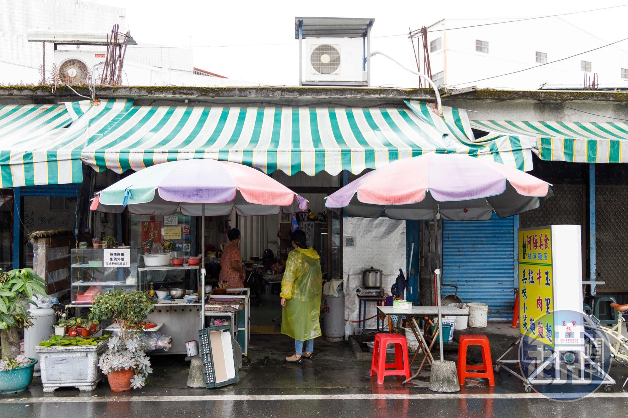 「阿梅美食」是在地人推薦的玉里麵店家。