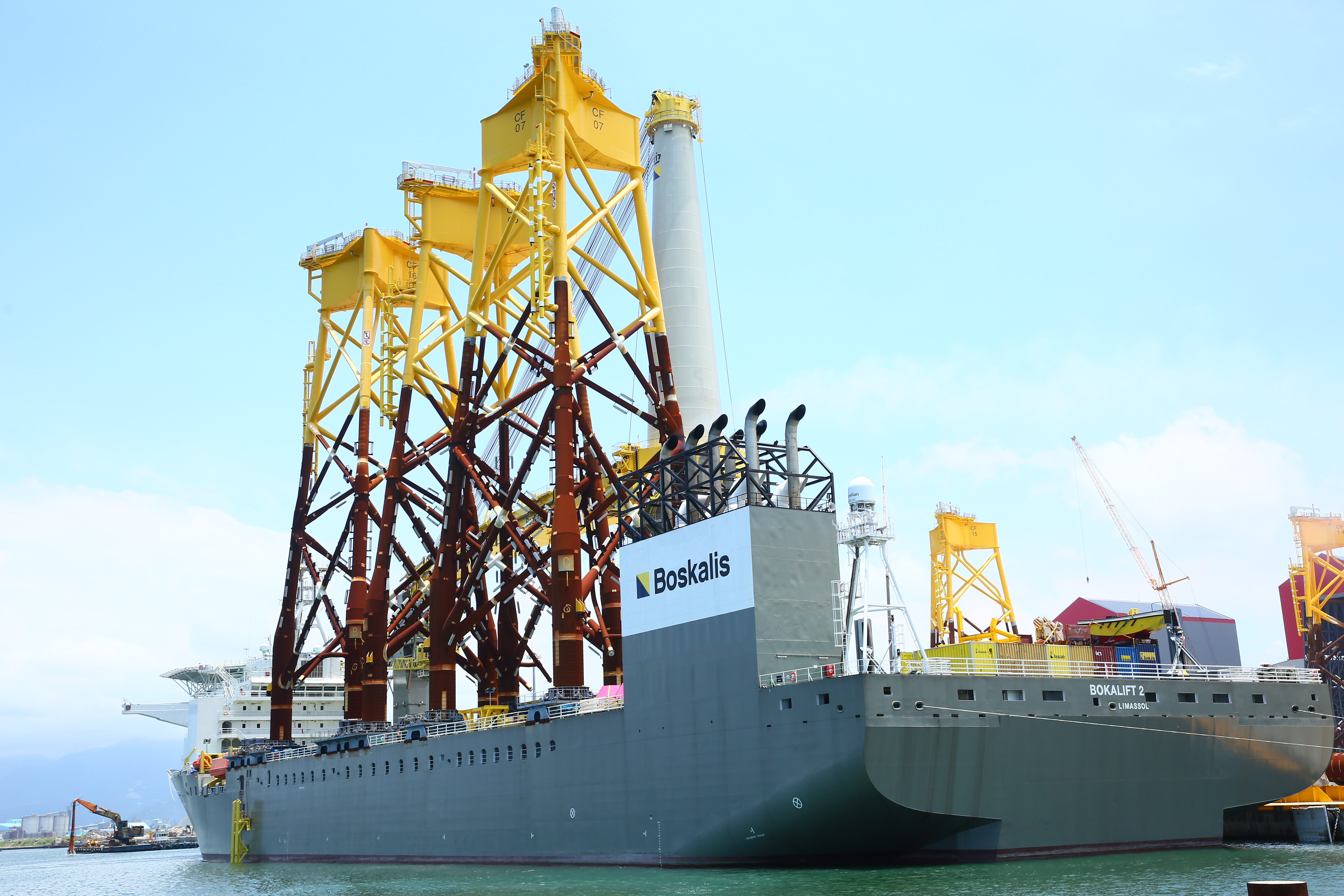 CIP彰芳暨西島離岸風電計畫，由世紀集團製造的亞洲首兩座9.5MW離岸風電水下基礎，已正式完工，預計於七月出海安裝。