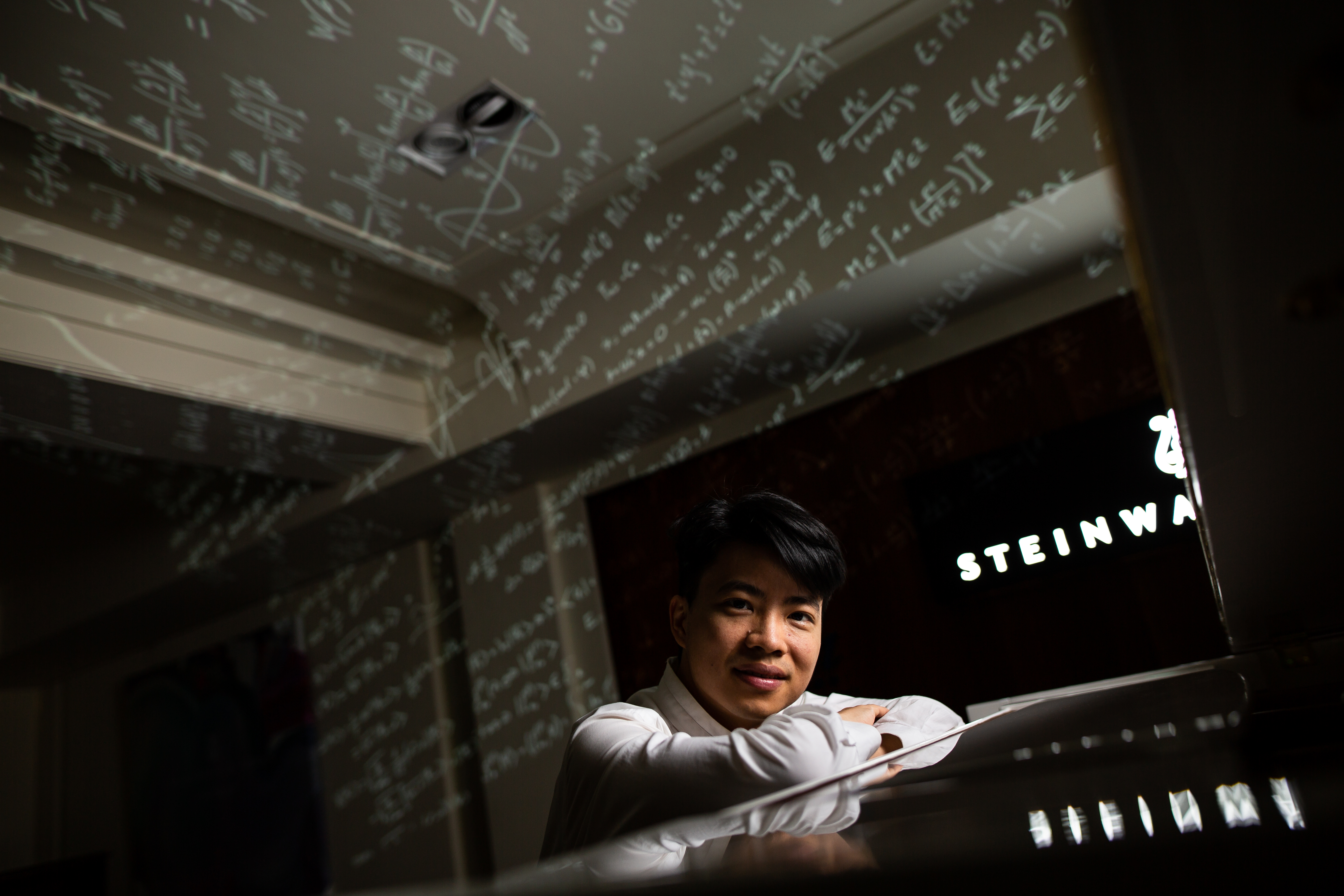 鋼琴家周善祥去年起成為清大博士生，他說想研究的主題與AI有關。