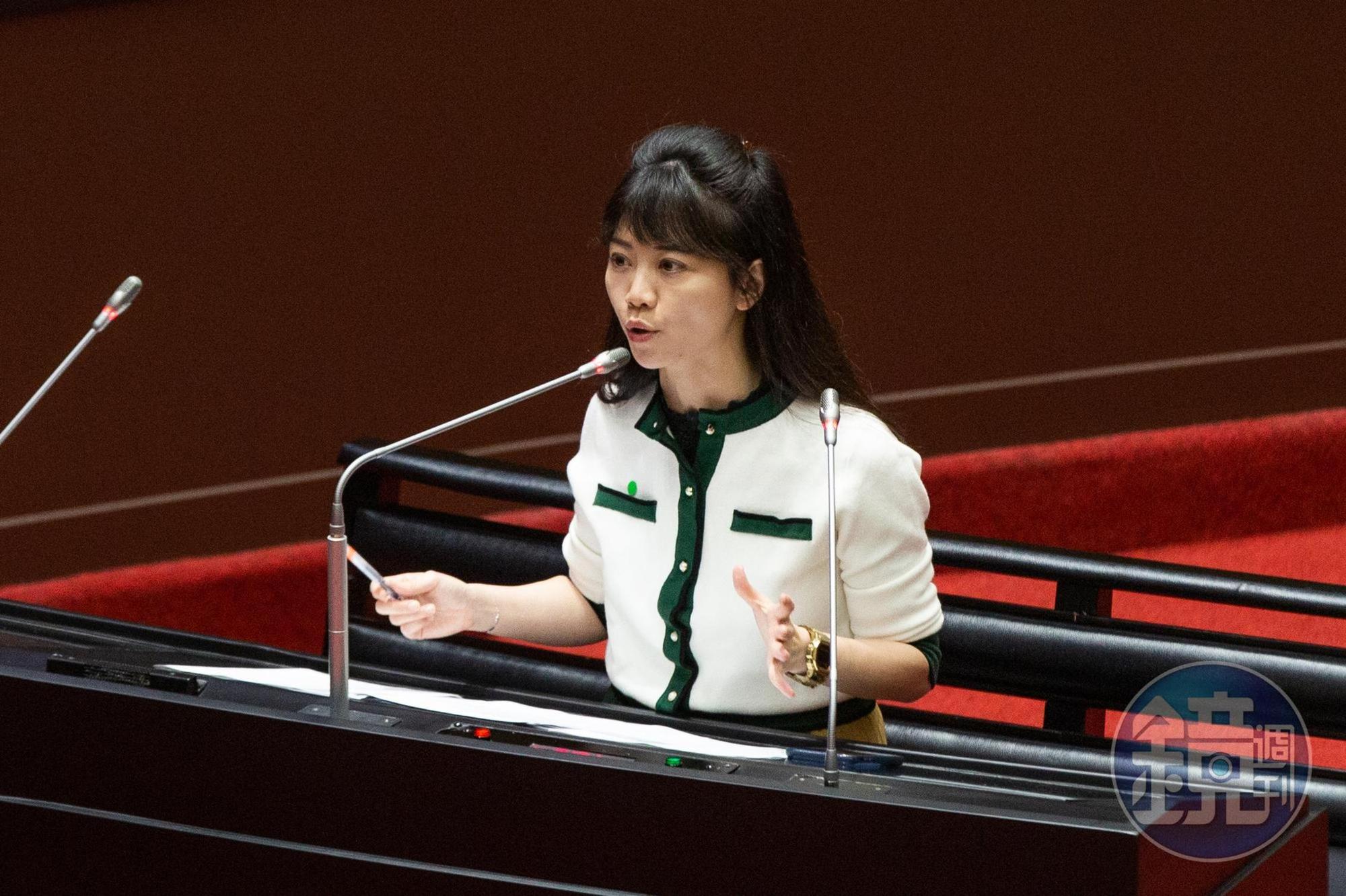 高嘉瑜曬出本期電費帳單，並強調自己到現在睡覺都沒吹冷氣、電風扇。（本刊資料照）