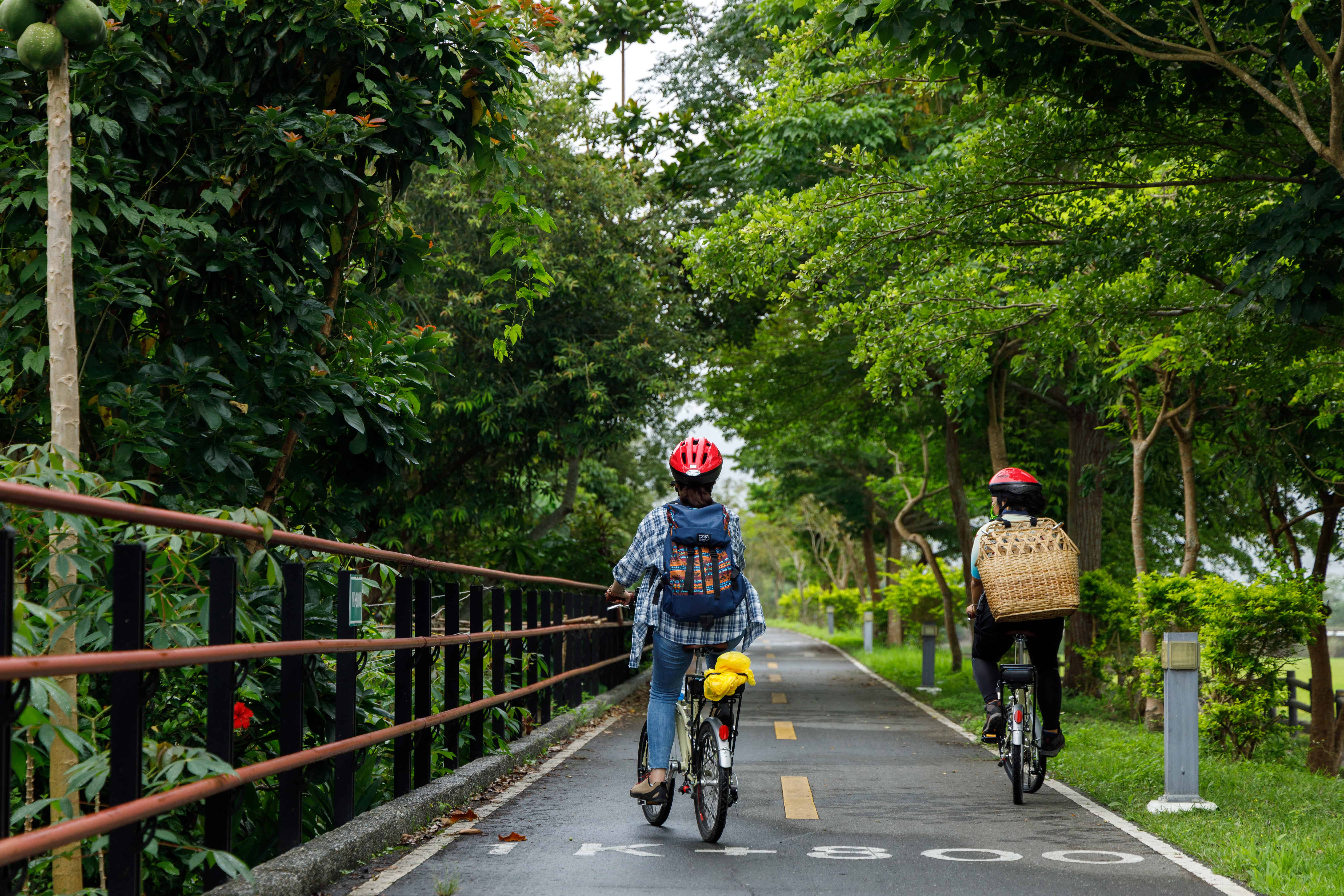 「玉富自行車道」規劃完善,適合親子騎車同遊。