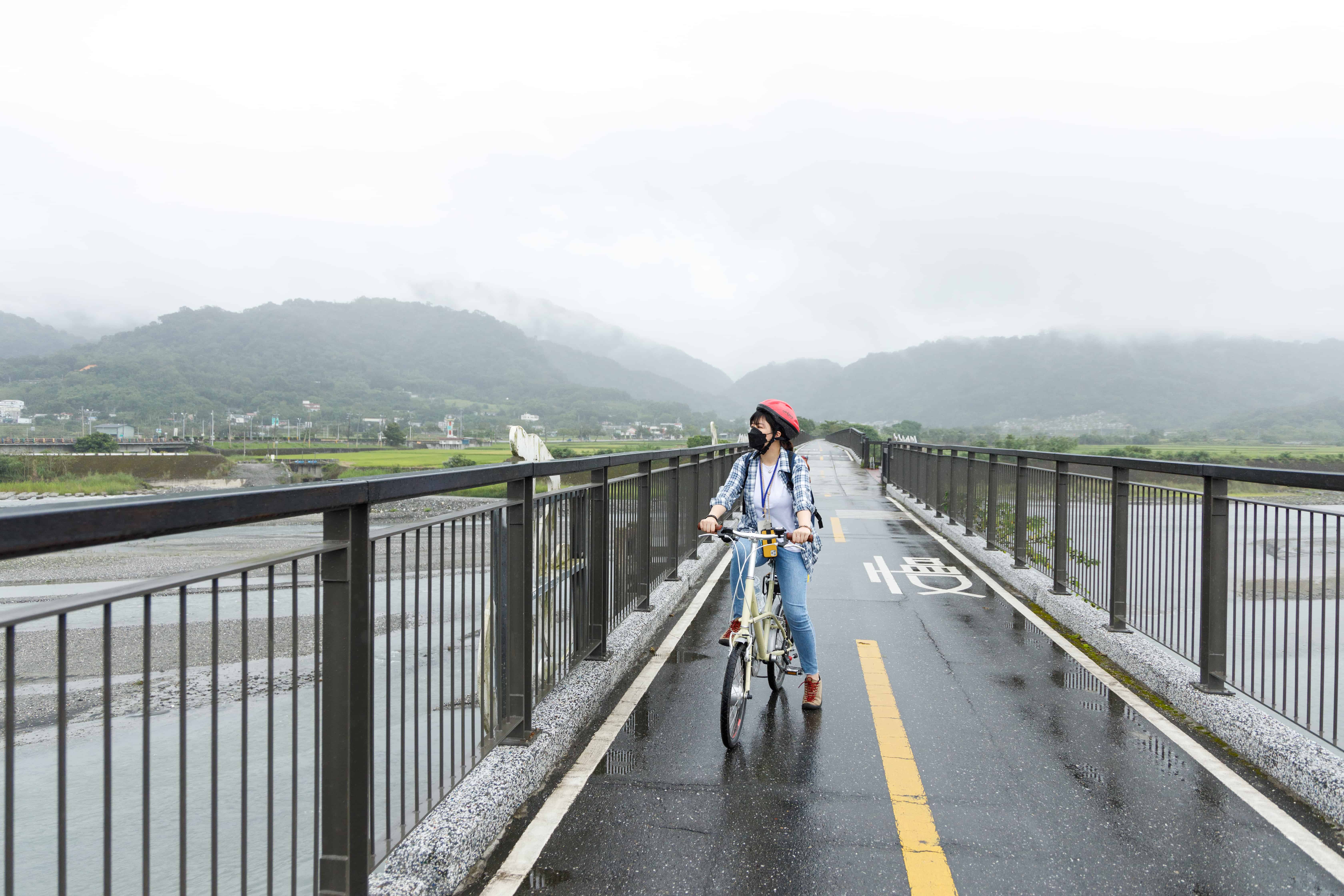 煙雨濛濛中有著爽快涼意與不同風景,不能說天公不作美。