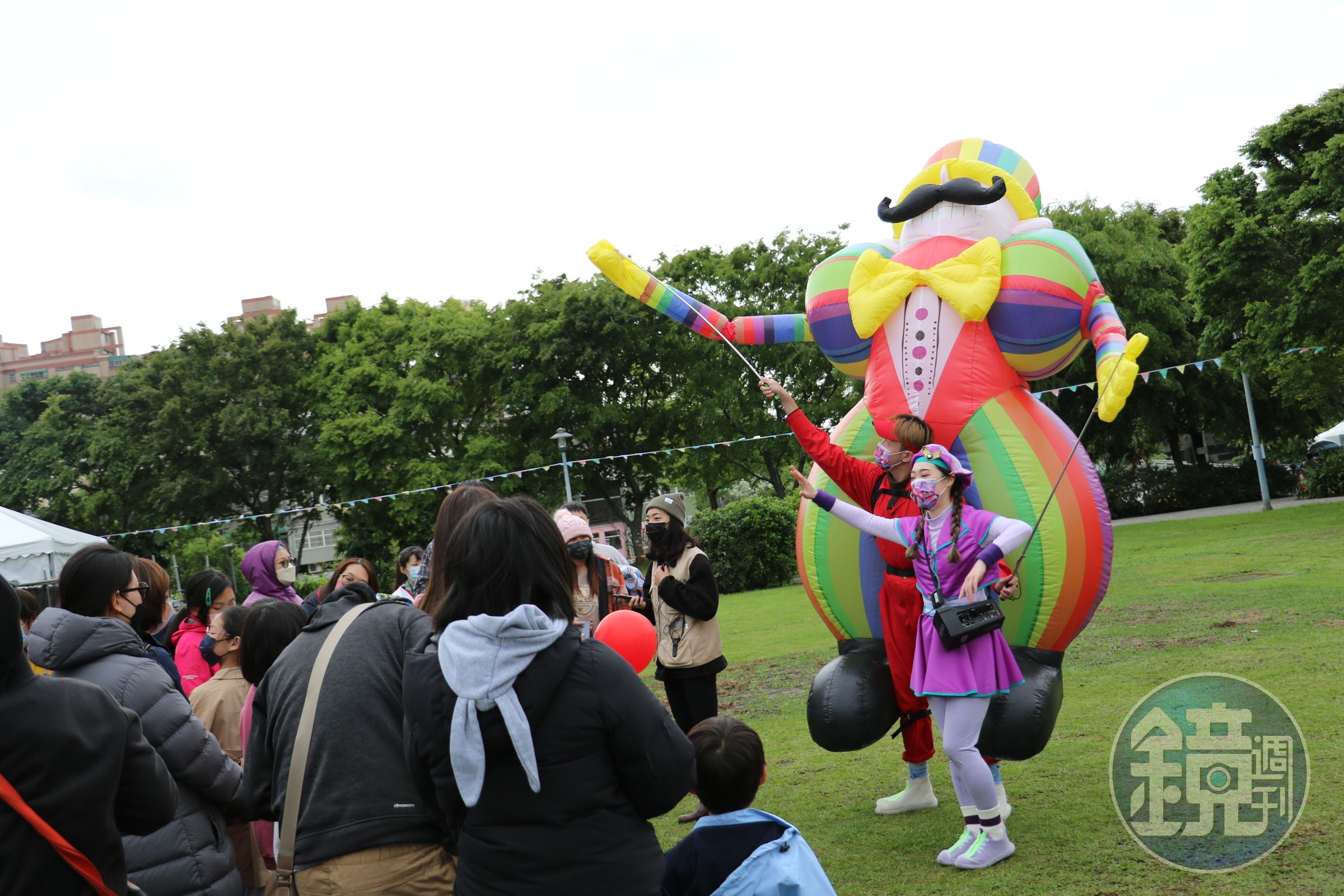 《超越極限運動會》中，觀眾跟隨不同的運動選手接受磨練。（桃園市政府文化局提供）