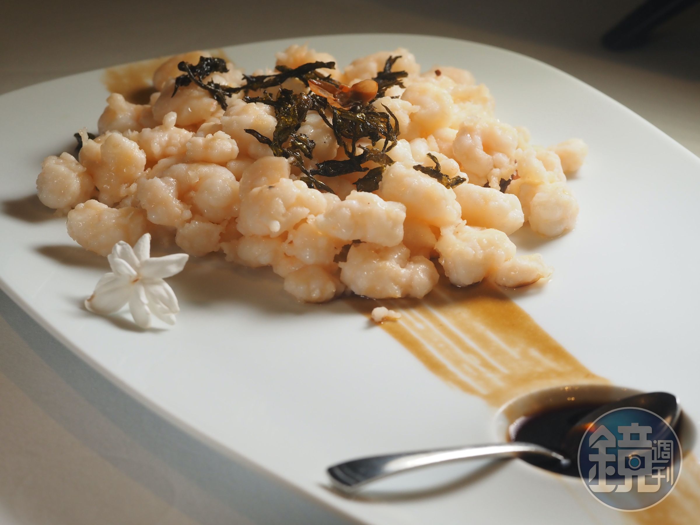米其林一星杭州菜「天香樓」夏季推出以食用花為主題的新菜，茉莉、蓮花、月桃都上桌。