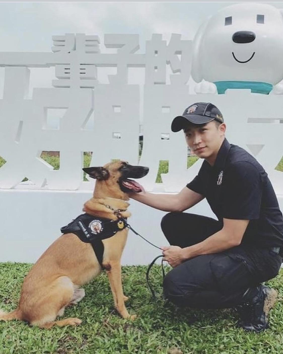 粗骨與領犬員林志倫。(翻攝警犬福星臉書)