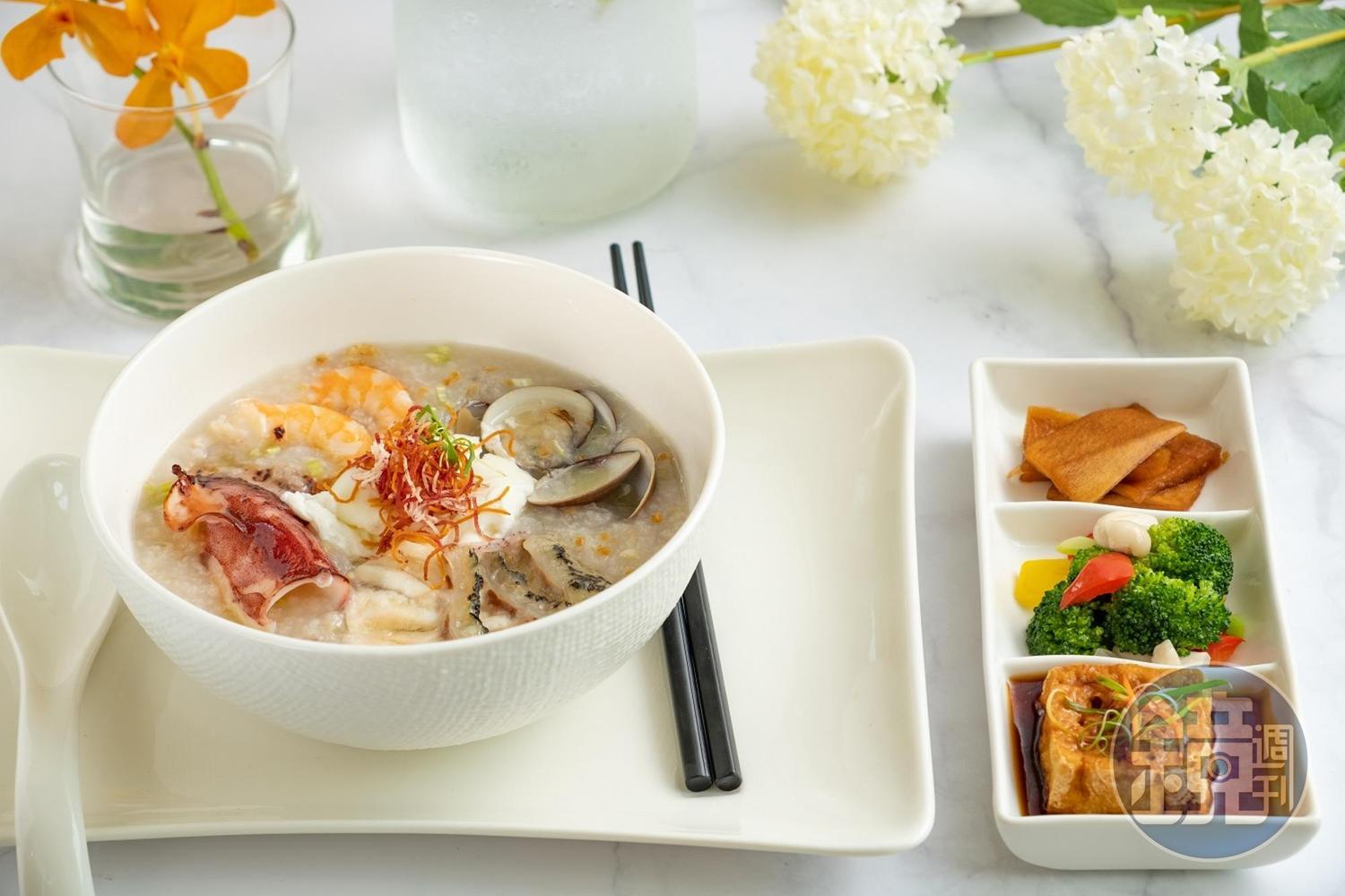 早餐時光可指定海味爆棚的「南方澳海鮮粥」，溫熱鮮美。（瓏山林蘇澳冷熱泉度假飯店提供）