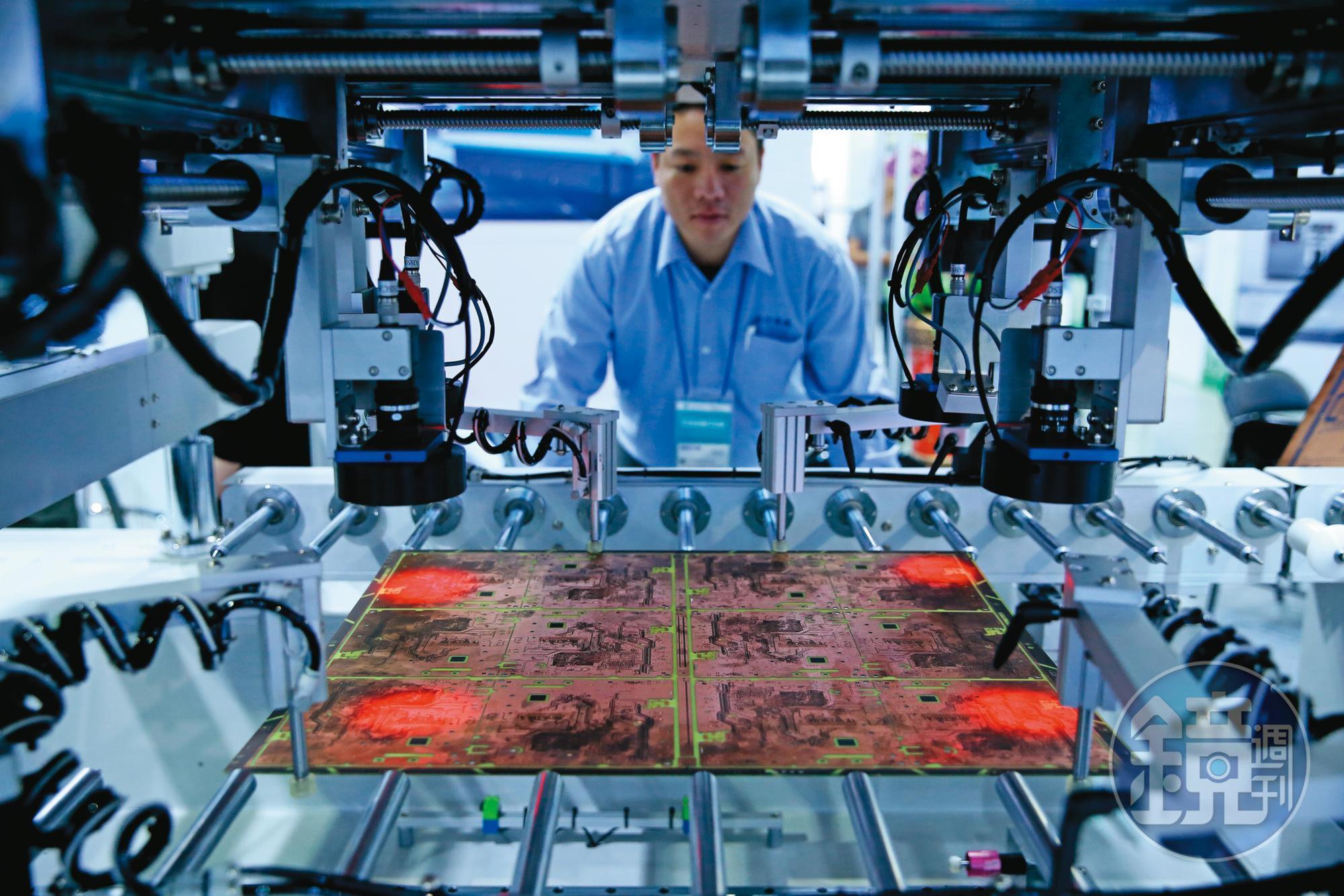 小晶片設計對ABF載板的層數、面積需求增多，為欣興、景碩與南電等載板商帶來龐大商機。