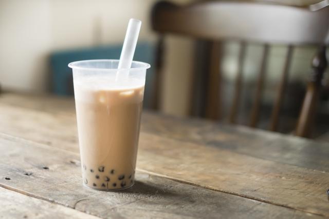 營養師高敏敏指出，珍珠奶茶一杯500ml高達470卡，要快走85分鐘才能消耗完熱量。（示意圖，photoAC）