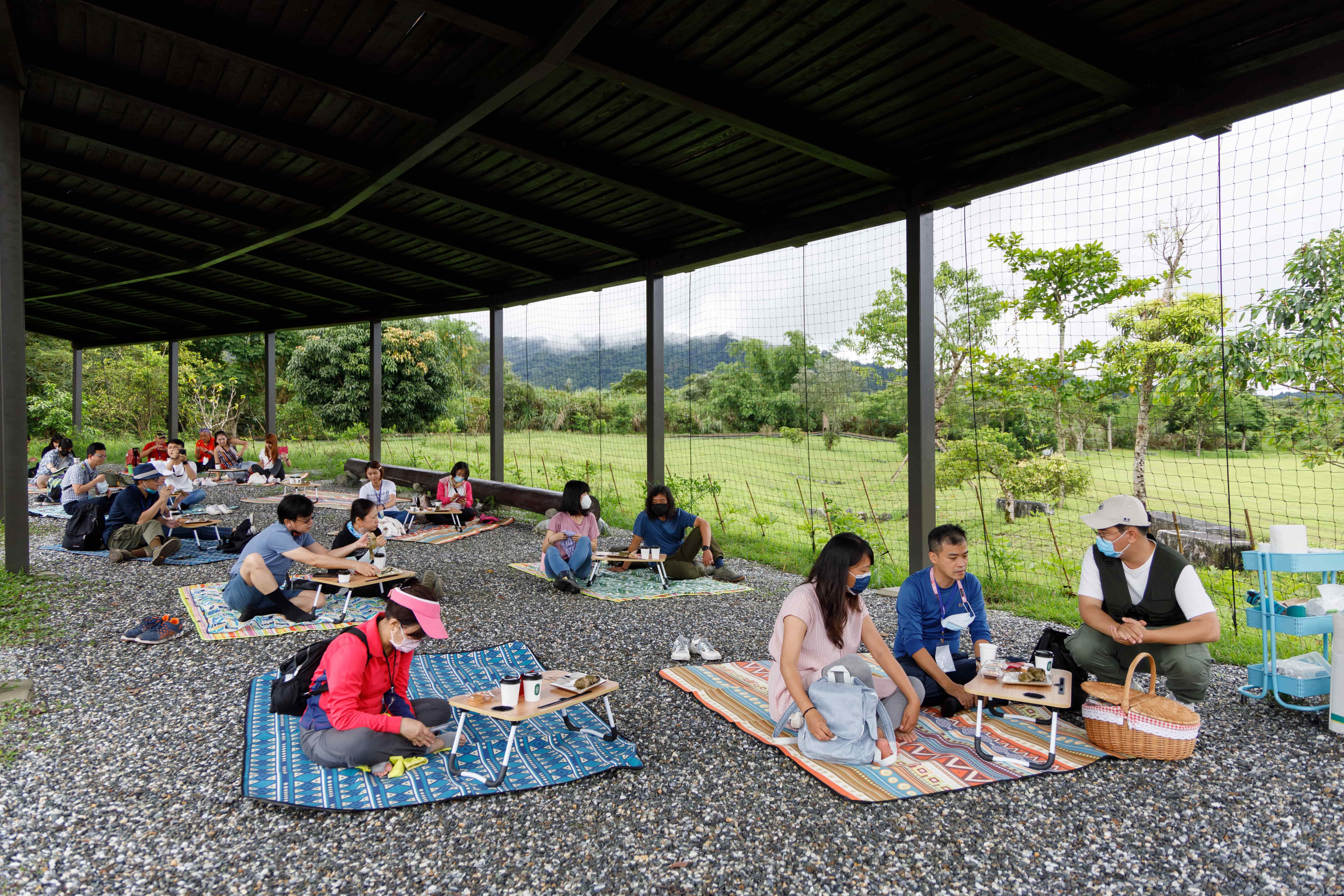 想在園區裡野餐，只要提前預約，「雨淋甜點」就能一套搞定。