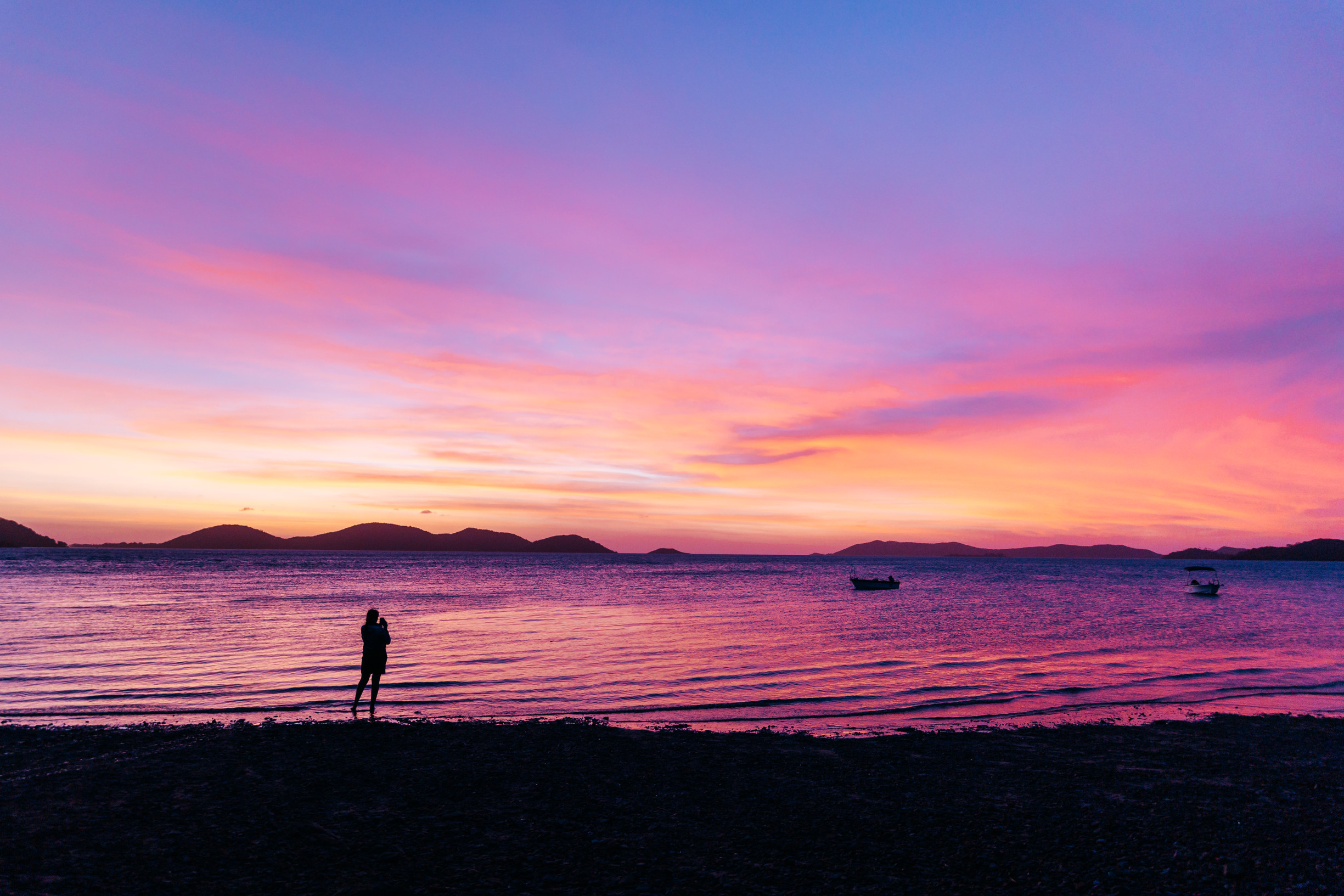 星期四島粉紅夕陽美景。