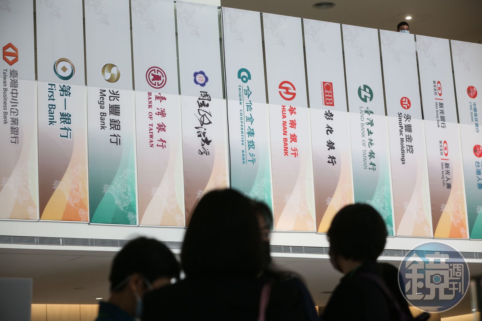 金融股可接嗎3】金融股跌到哪可大膽買？ 專家用1指標曝甜甜價- 鏡週刊Mirror Media