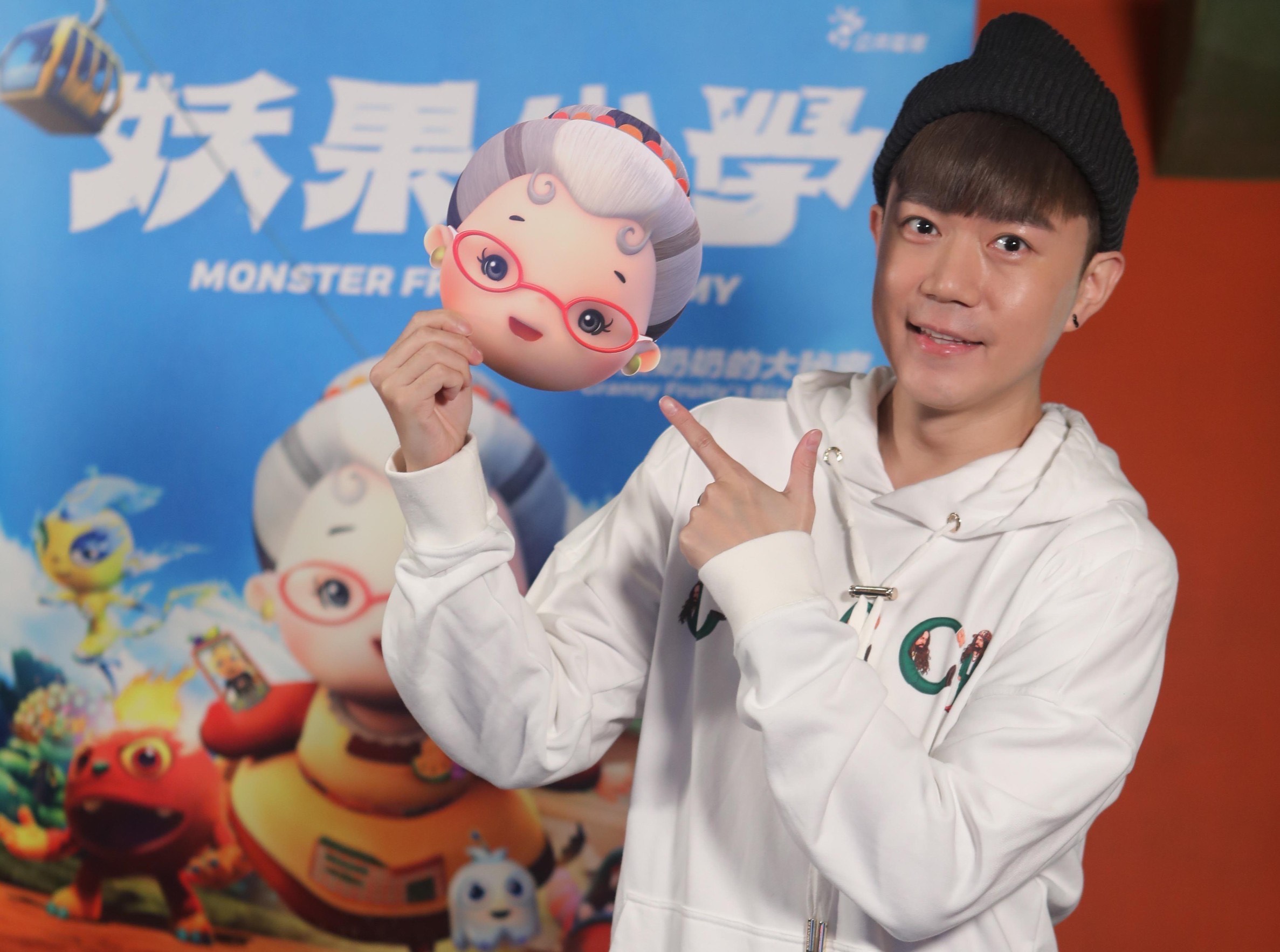 小岳哥哥自曝奶奶和外婆都在小時候就離開，水果奶奶的存在感覺像是補足了曾經缺少的祖孫情。（公視提供）