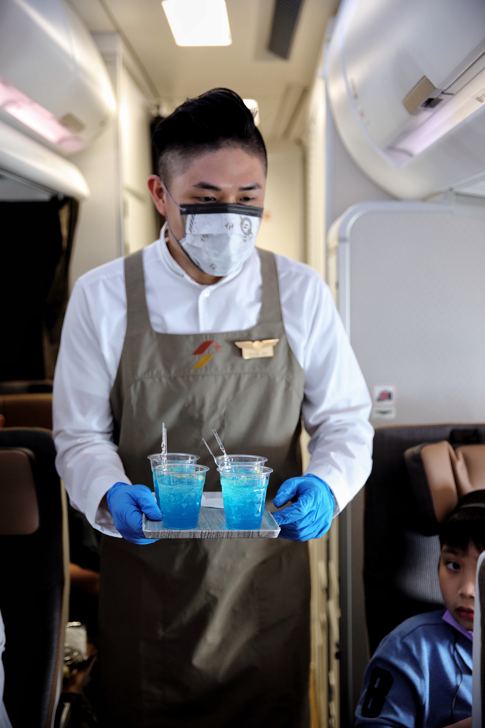 星宇航空這次與台南知名酒吧Bar TCRC與Bar Home合作，推出五款全新機上特調。