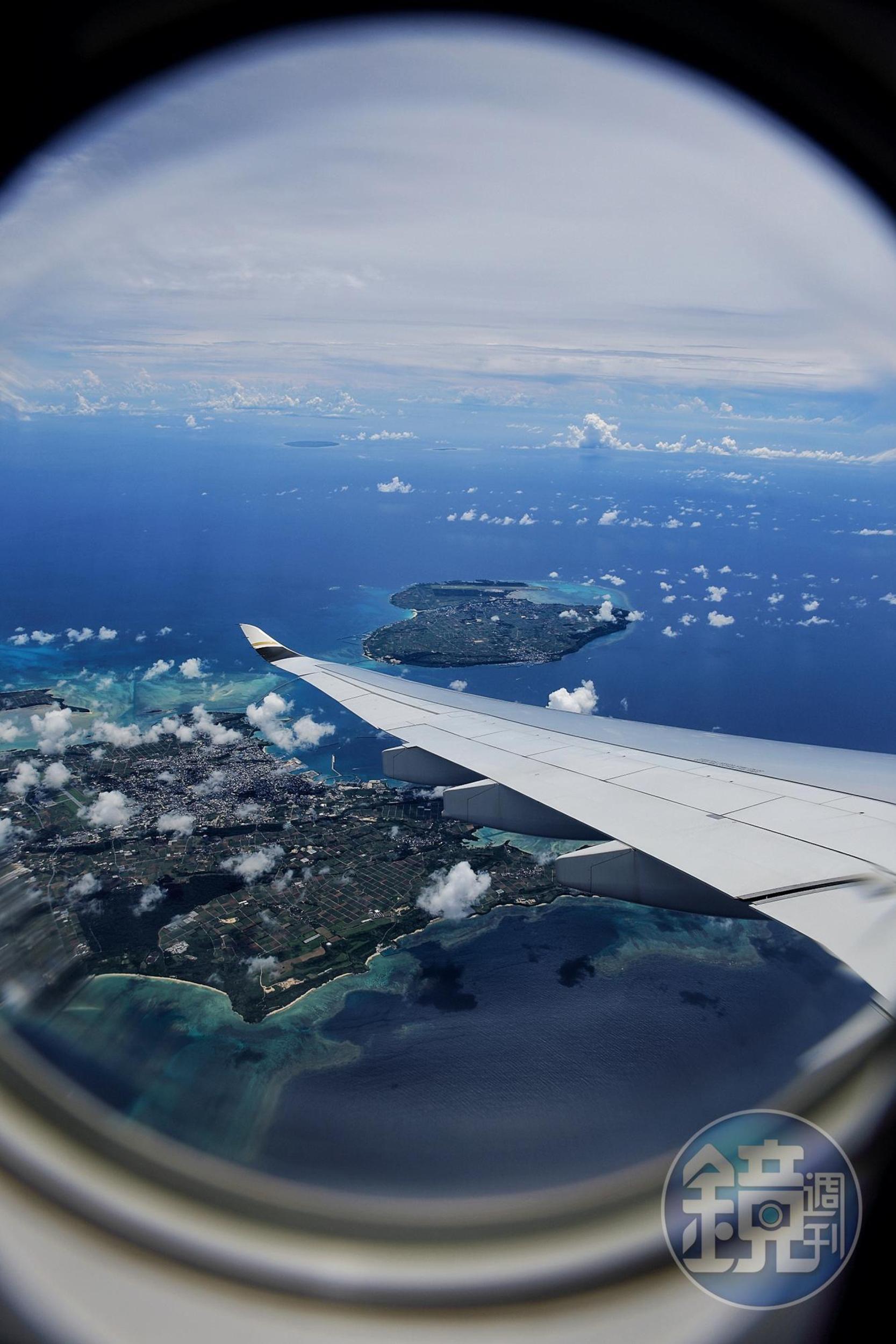 這次微旅行帶遊客體驗上帝視角，從高空上欣賞日本宮古島與、台灣東海岸七星潭與小琉球等美麗的海岸線景致。
