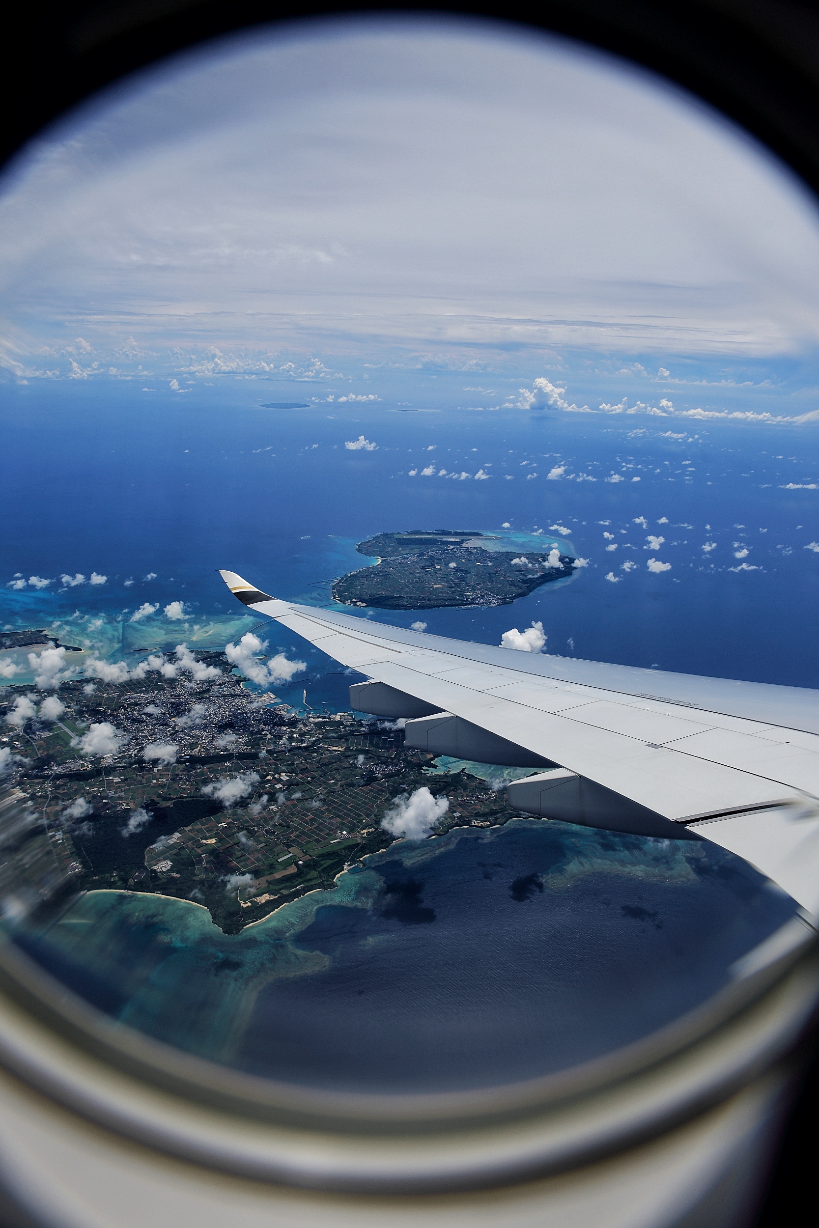 這次微旅行帶遊客體驗上帝視角，從高空上欣賞日本宮古島與、台灣東海岸七星潭與小琉球等美麗的海岸線景致。