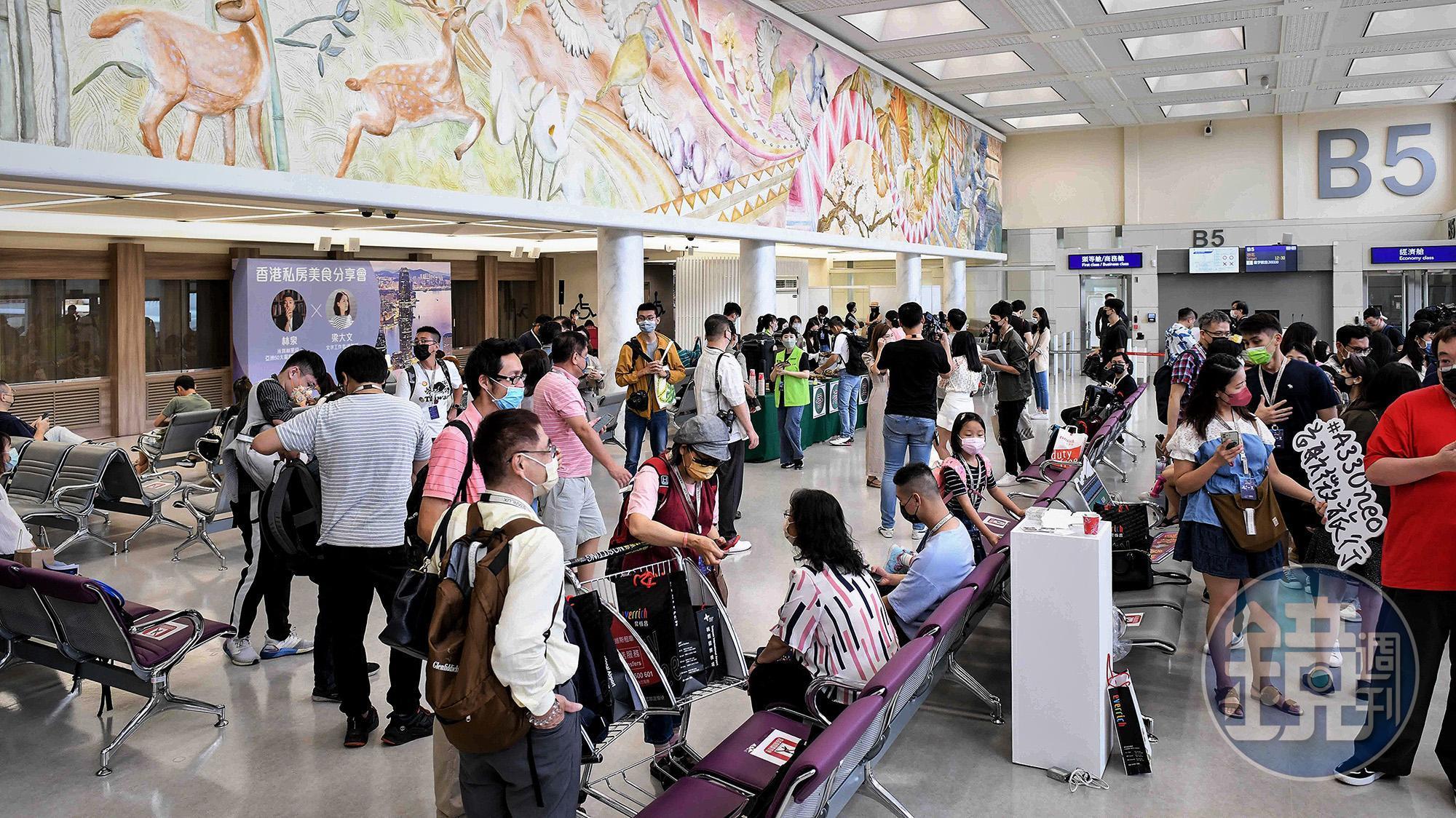 隨著國門即將解封，仍有許多航空迷與星宇粉選擇以微旅行方式，搶先體驗最新的A330neo客機。