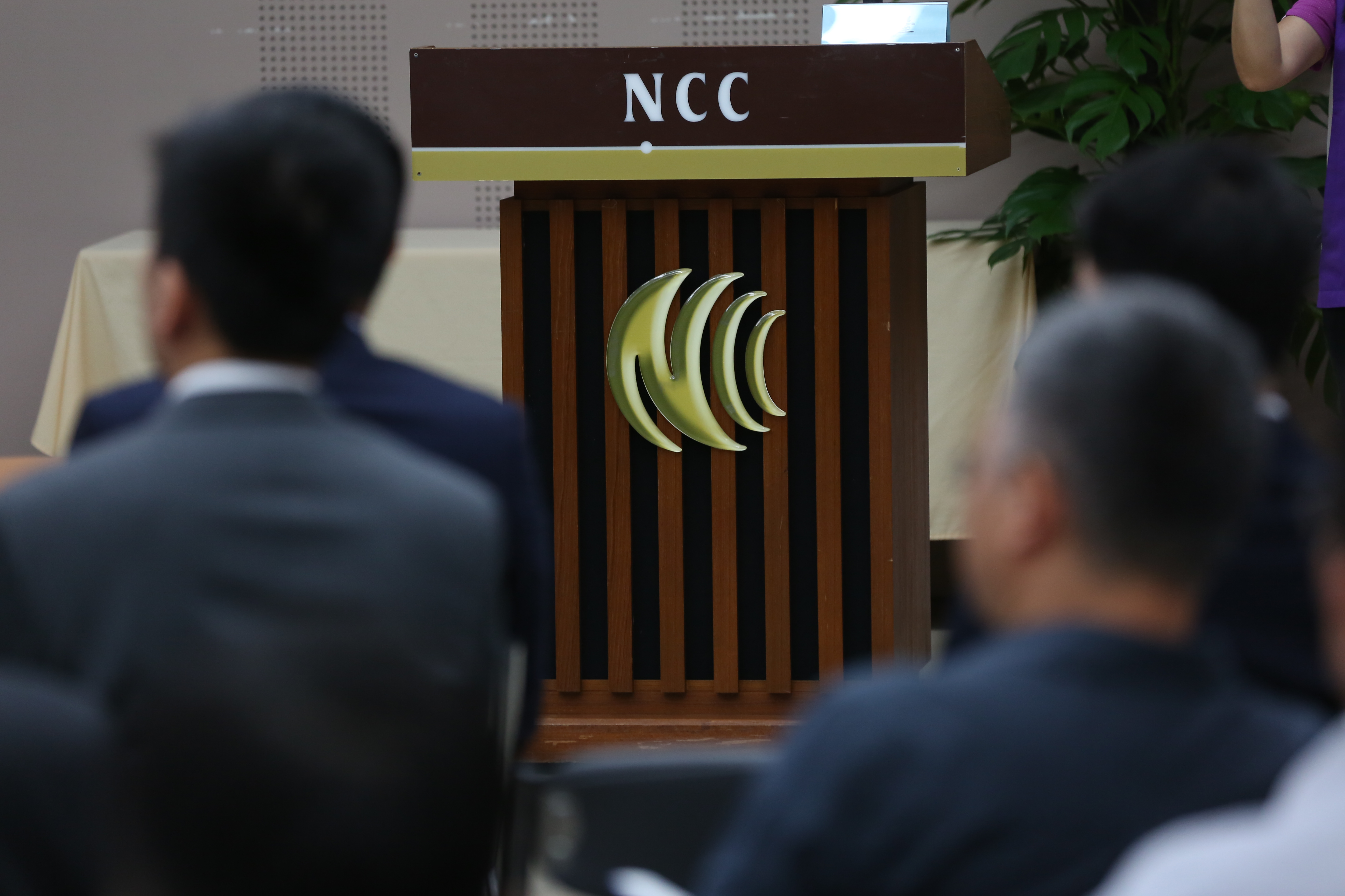 NCC通過《數位中介服務法》草案，社群媒體和拍賣網站將納管嚴控假訊息流竄。