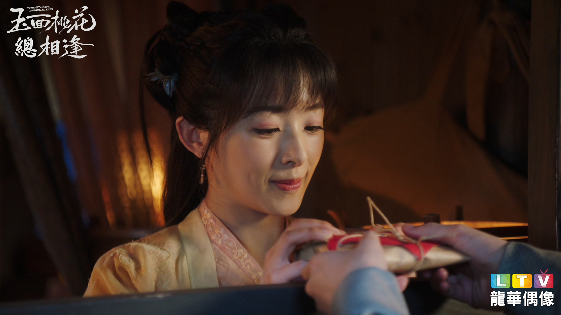 超女出道的張含韻星海浮沉多年，從歌手轉戰影壇，即將上檔《玉面桃花總相逢》裡，飾演性格飆悍的屠戶女胡嬌。（龍華電視提供）