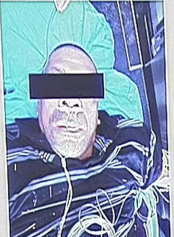薩莫拉諾遭警方逮捕時正吸食冰毒，由於體內冰毒量過高須先送往醫院治療。（翻攝每日郵報）