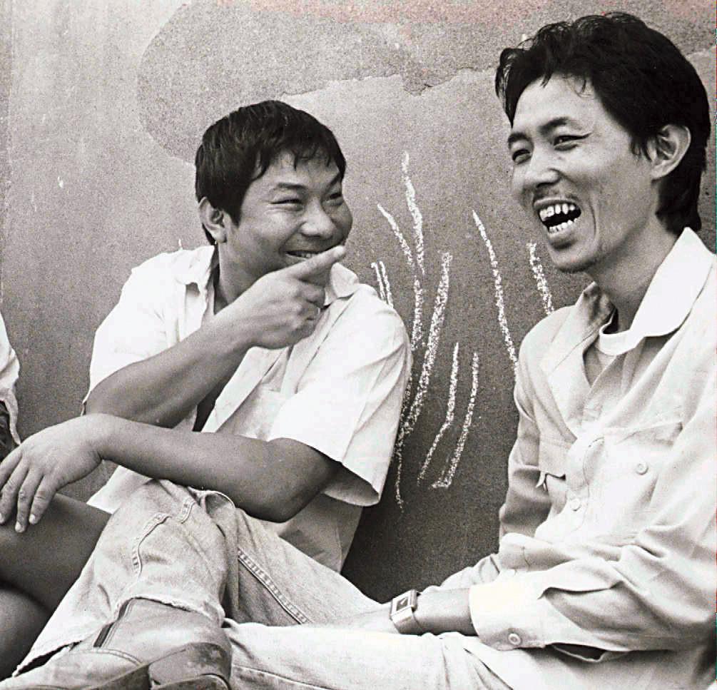 朱延平(右)與許不了(左)因《小丑》大賣,在80年代前半段,拍出許多爆笑喜劇,引領風潮。(聯合知識庫)