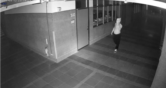 監視器拍下黃嫌身影。（警方提供）