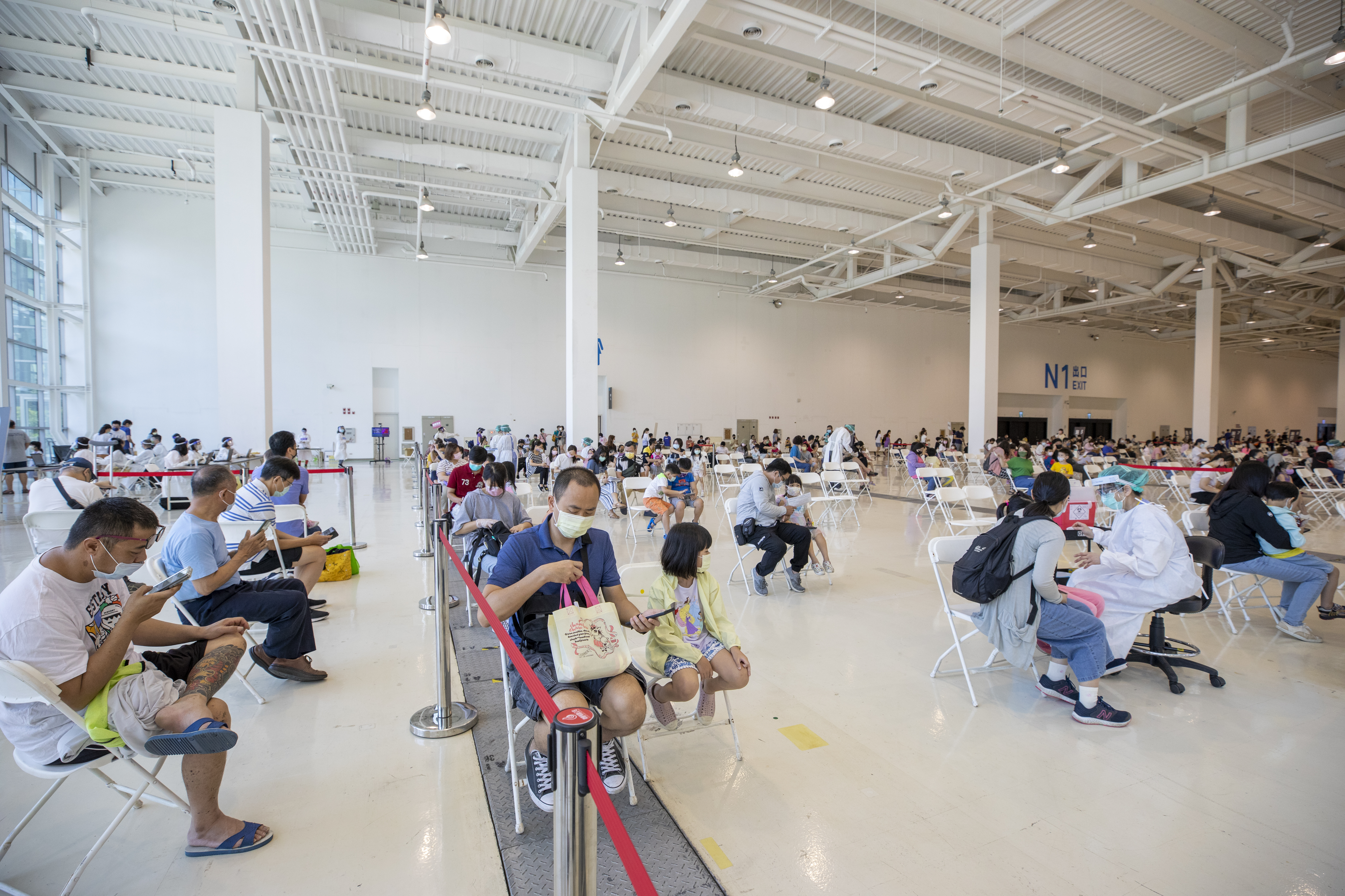 醫師黃軒透露，國外研究指出，打過1劑疫苗的兒童，出現MIS-C的比例可下降97％，有研究中打2劑後出現MIS-C的比例甚至為0％。（示意圖，本刊資料照）