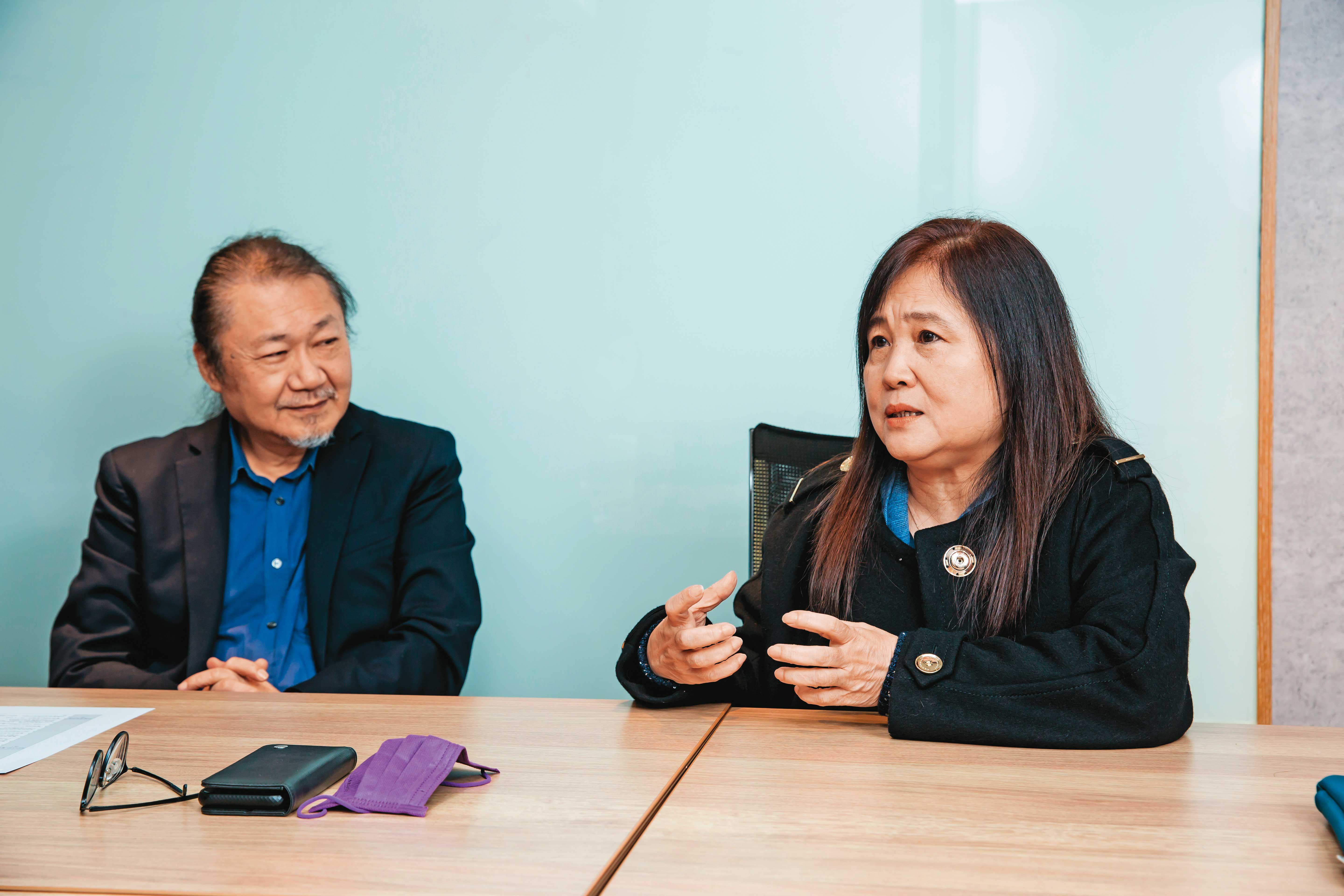 陳明俊（左）與曾淑鈴（右）相識結婚45年，雖時常為工作冷戰，終究能和好找到平衡點。