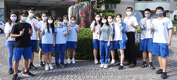 ：前鎮高中一名資深教師遭爆詐領公帑，校方及該師均否認。圖為今年前鎮高中繁星計畫獲推薦同學，非當事人。（高雄市教育局提供）