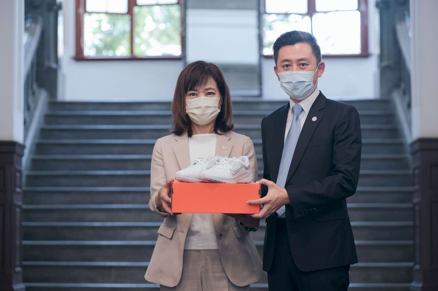 新竹市長林智堅（右）、副市長沈慧虹確定將分別在8日、3日辭職，投入選戰。（翻攝自新竹市政府官網）