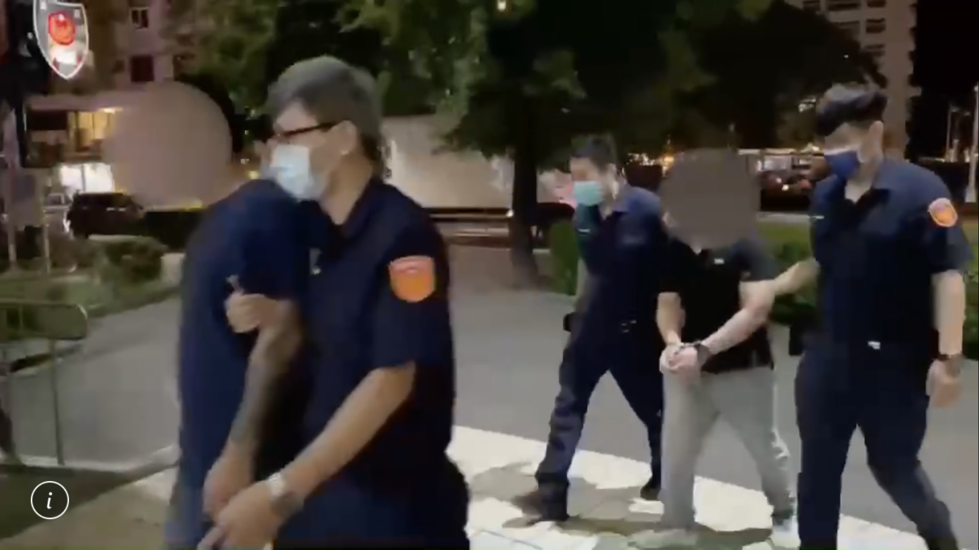 警方將張男及其王姓友人帶回偵訊。(翻攝畫面)