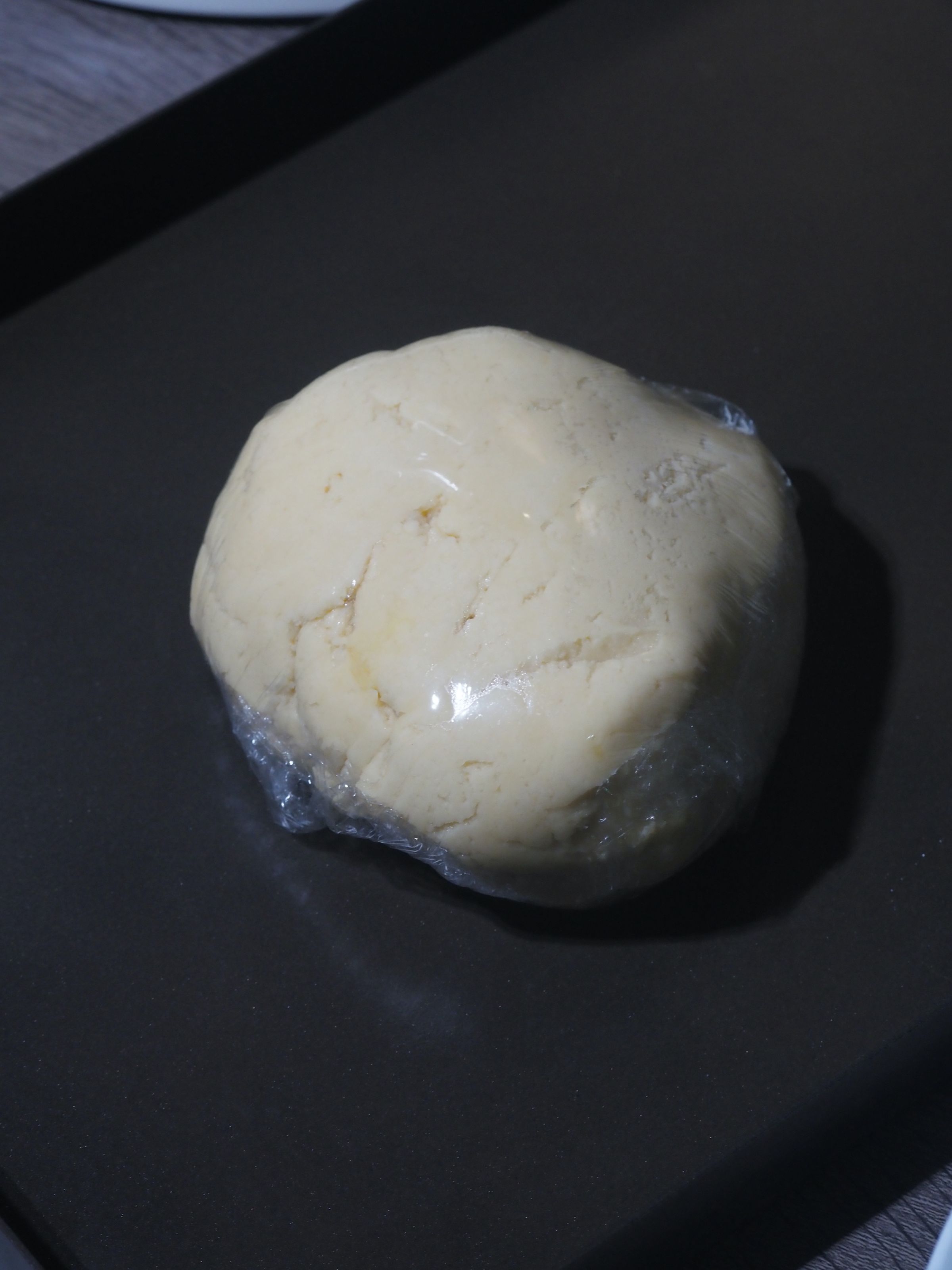 麵糰拌好後封起冷藏，可避免因為室溫過高沁油。