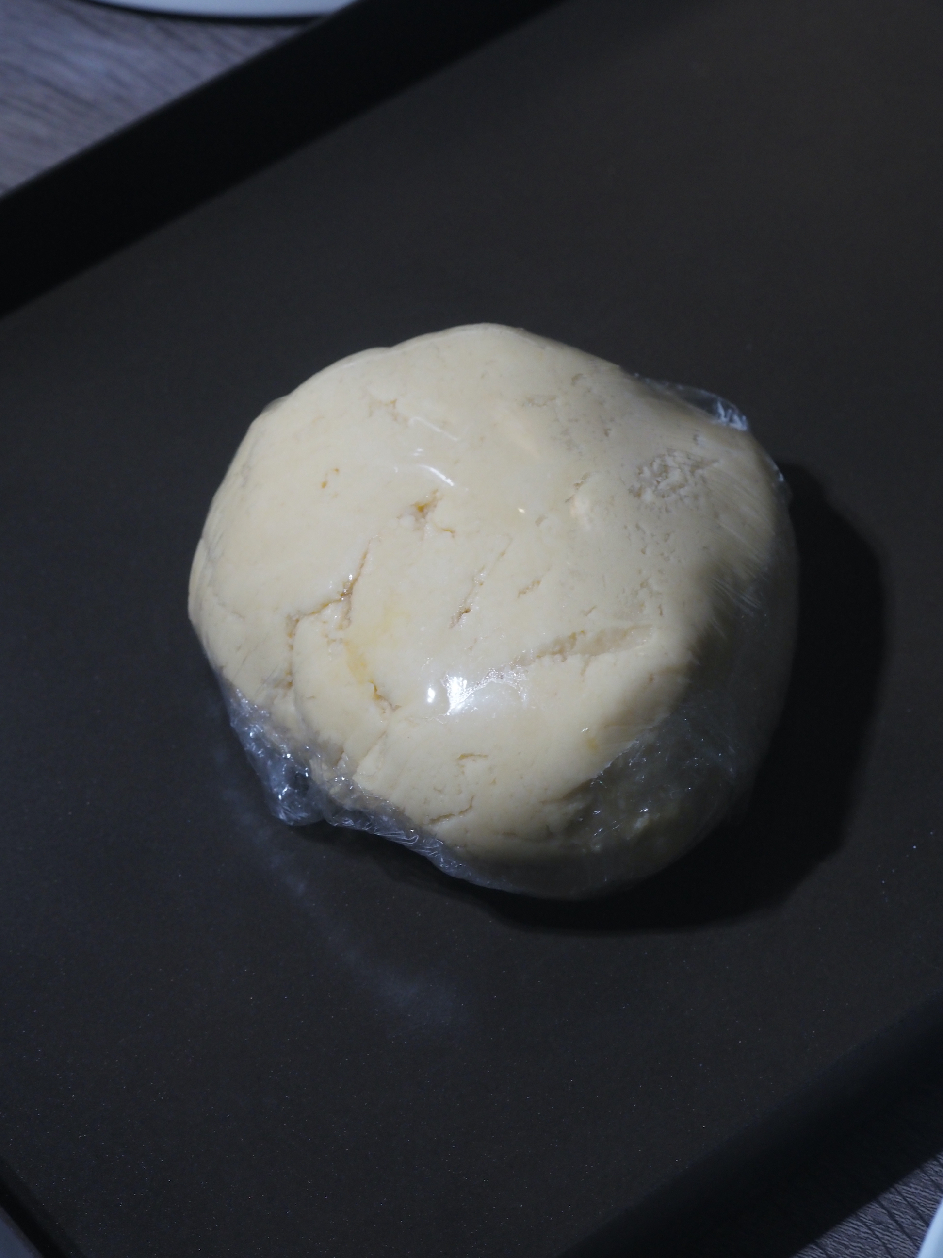 麵糰拌好後封起冷藏，可避免因為室溫過高沁油。