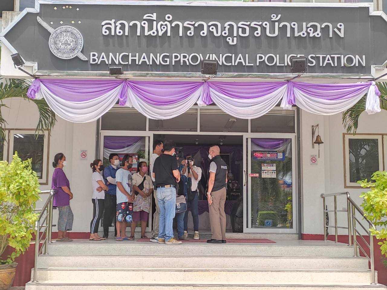 少女的家人協助她報案，要讓獸父付出代價。（翻自《Sanook》）