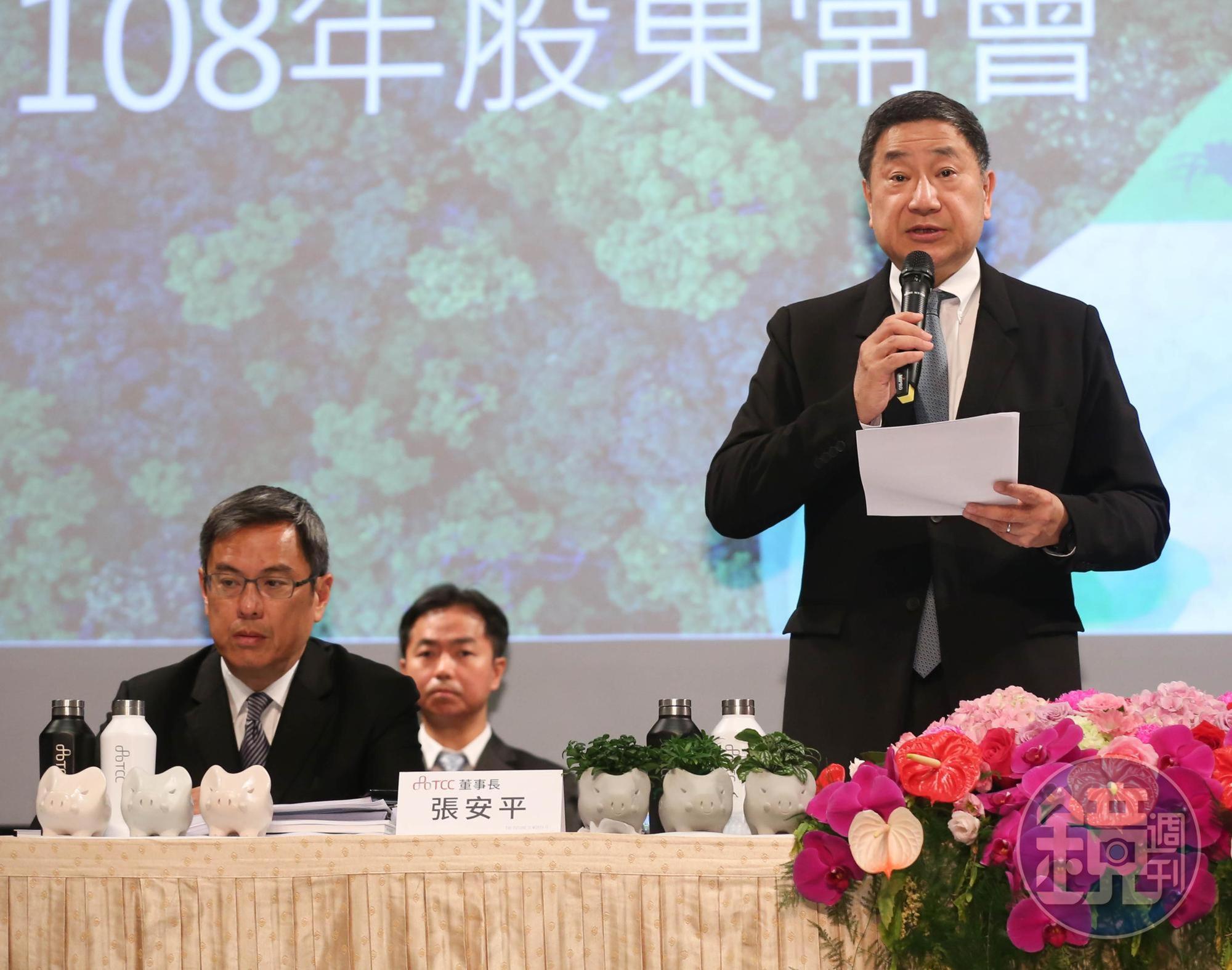 台泥總經理李鐘培（左）因健康因素，將於2022年8月10日辭任總經理職務，後續將由張安平(右)董事長暫兼總經理一職。