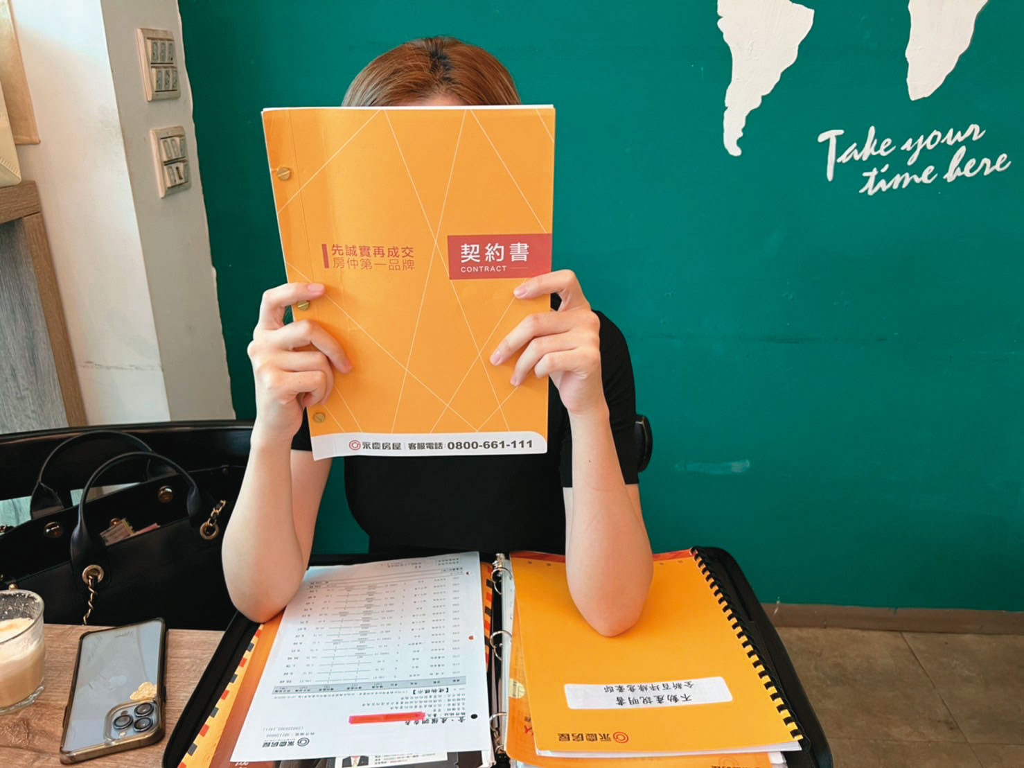 B小姐透過永慶西湖捷運直營店，買下6千萬元的房屋及3個車位。