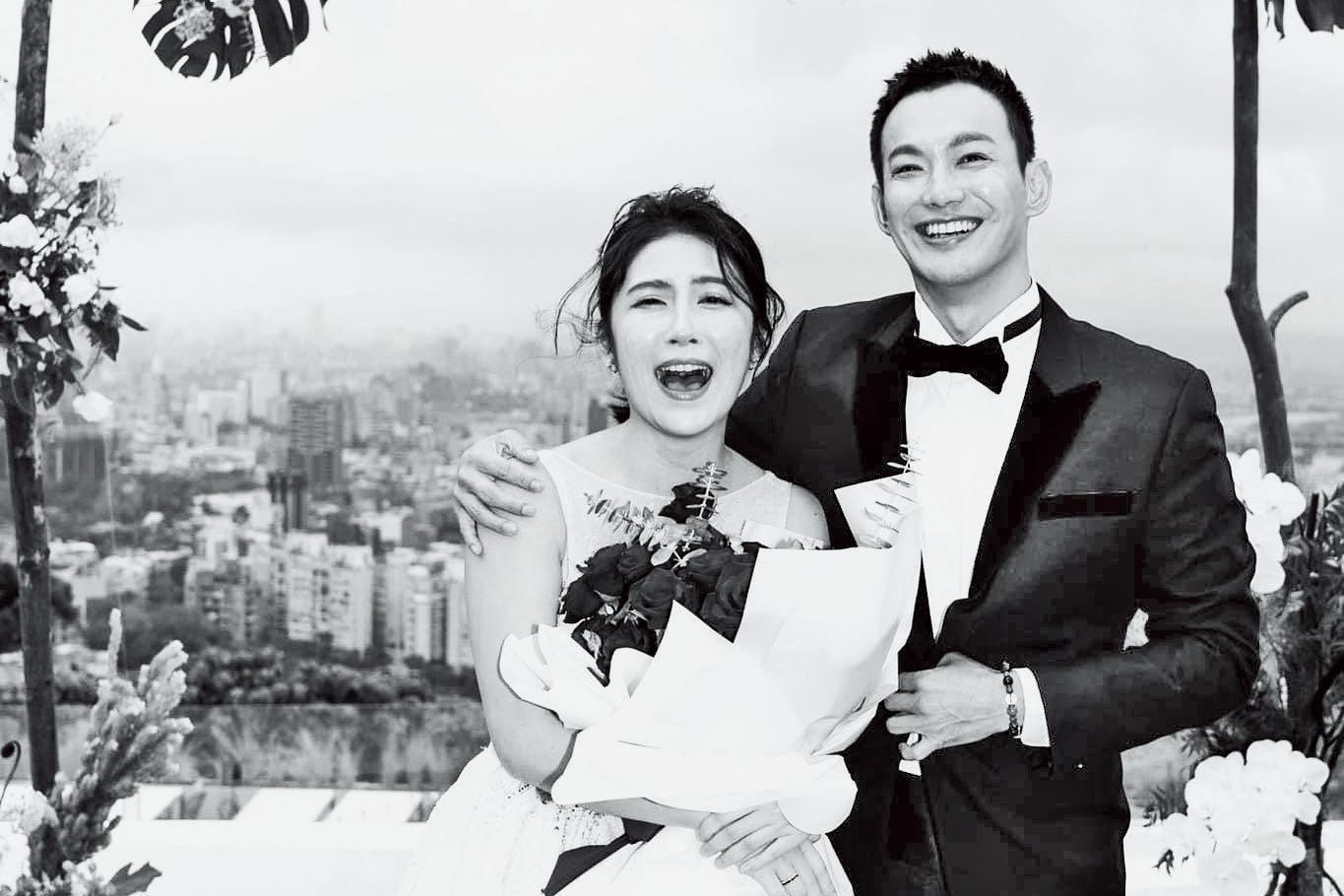 去年底卓君澤(左)接受威廉求婚,今年4月正式登記為夫妻。(翻攝自卓君澤臉書)
