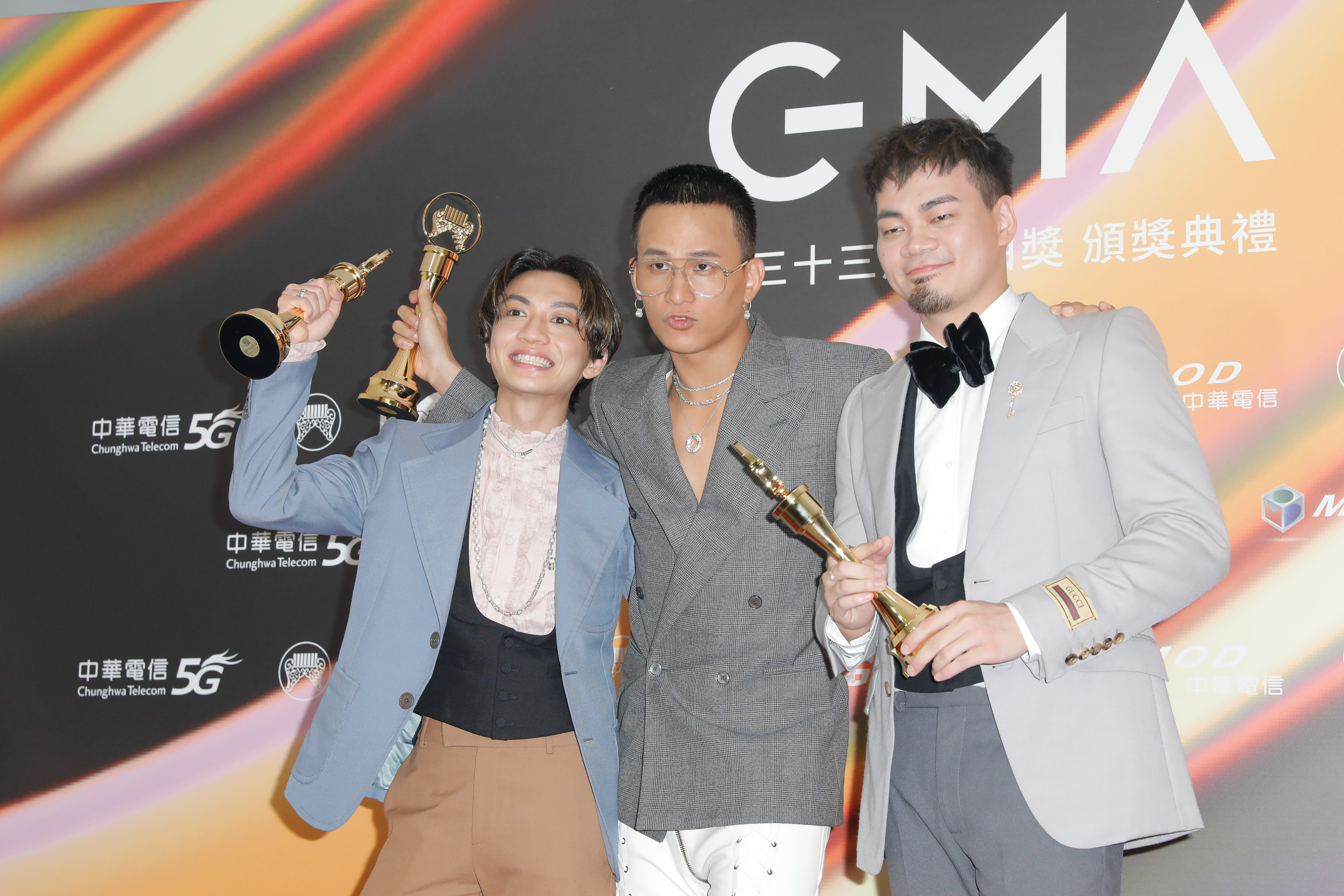 茄子蛋以〈愛情你比我想的閣較偉大〉奪得第33屆金曲獎年度歌曲。