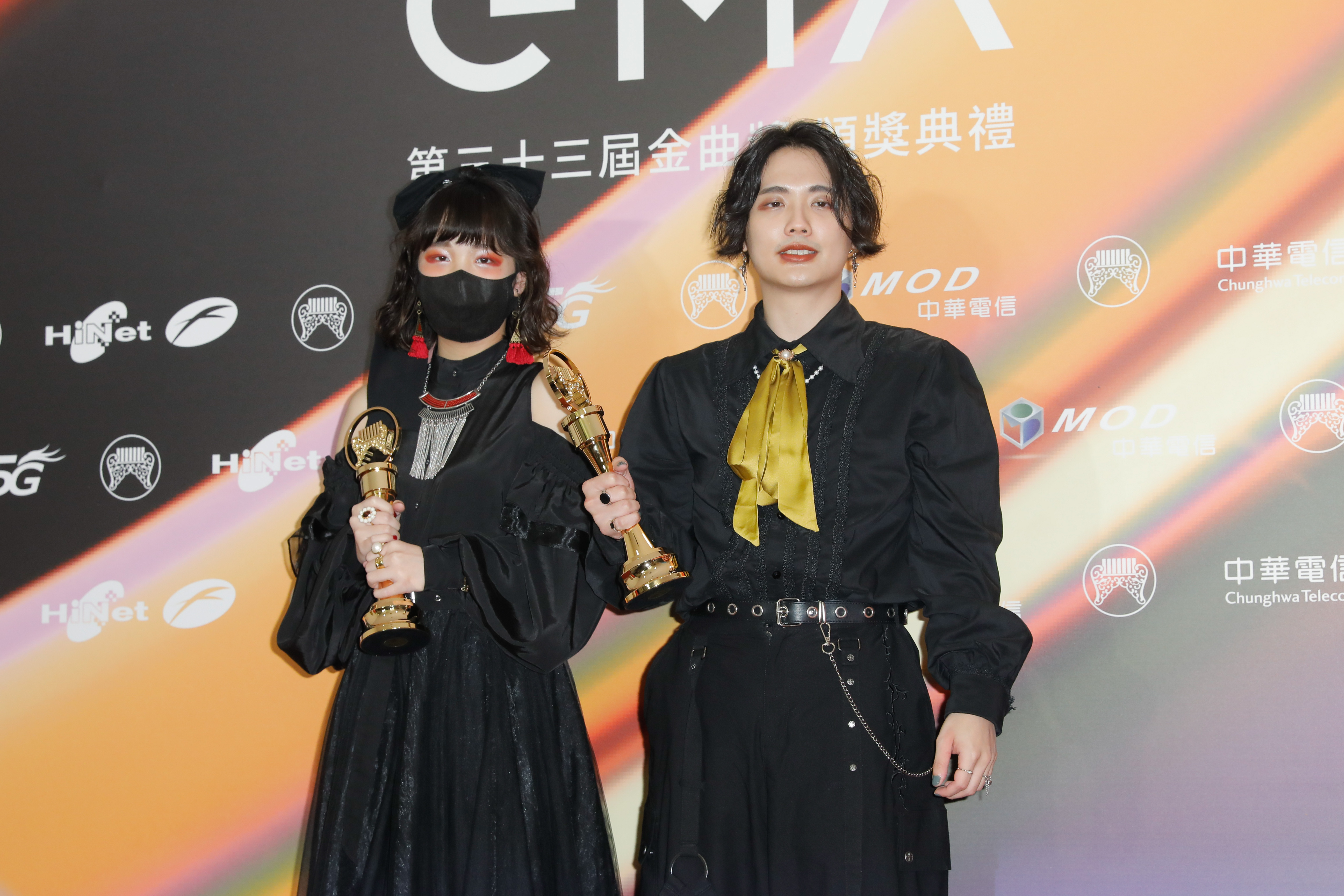 珂拉琪由夏子（左）及王家權（右）組成，兩人也是一對情侶。