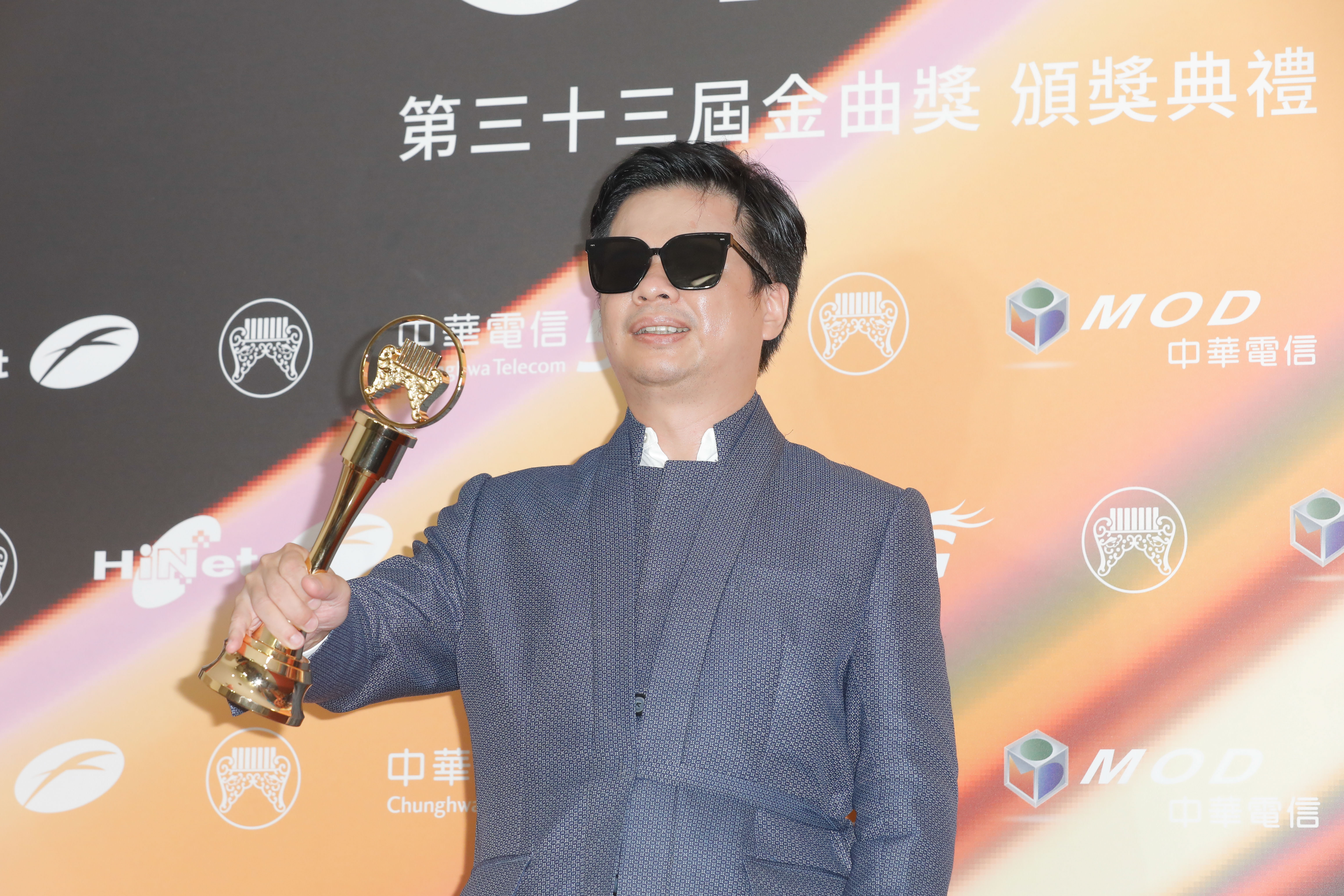 全盲歌手王俊傑奪得第33屆金曲獎台語歌王寶座。