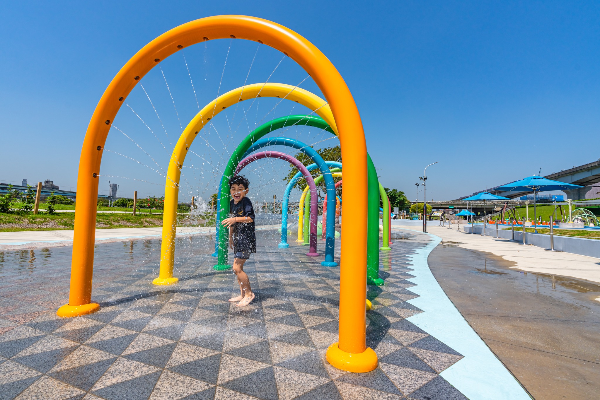 7月剛開幕的「熊猴森海世界水樂園」讓小朋友在炎炎夏日玩瘋了。