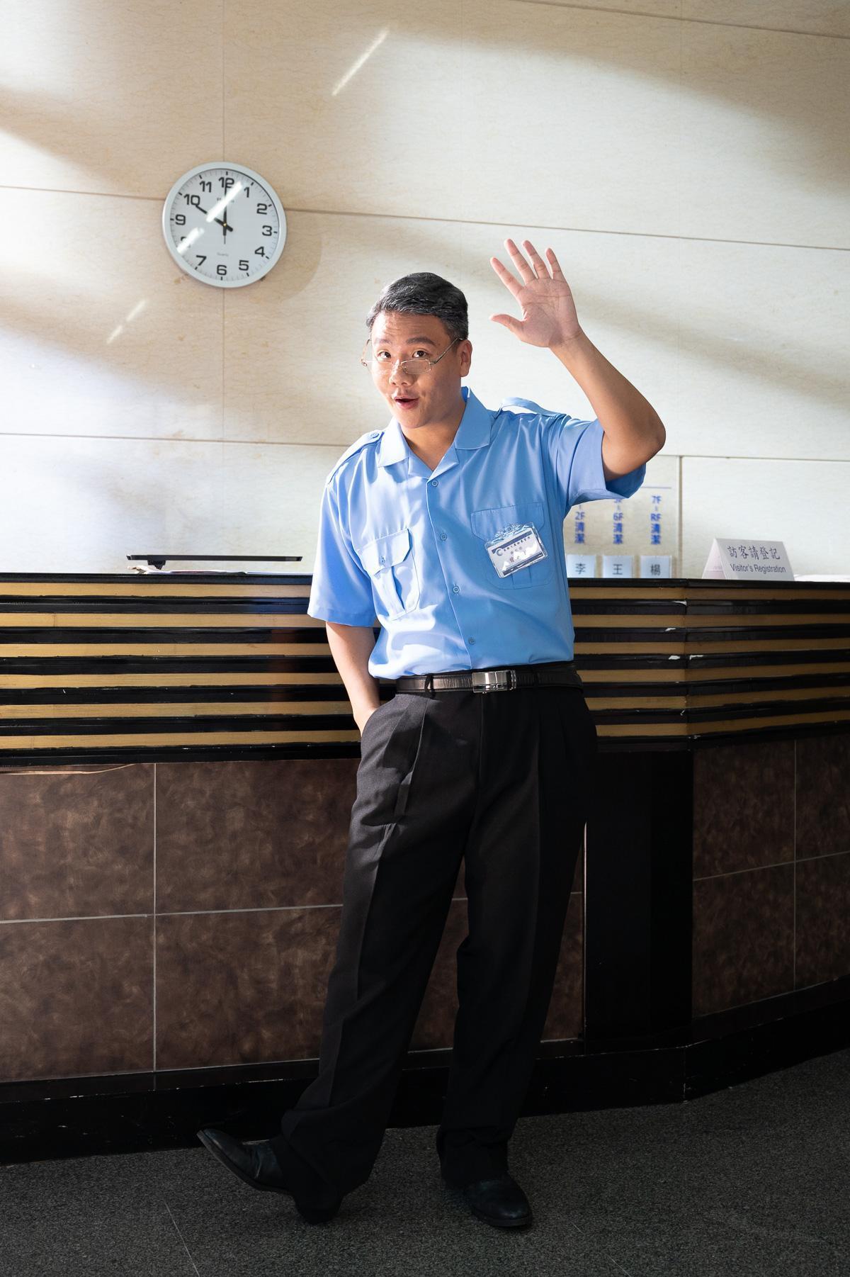 阿翰在特力屋廣告挑戰新角色——管理員伯伯。（特力屋提供）