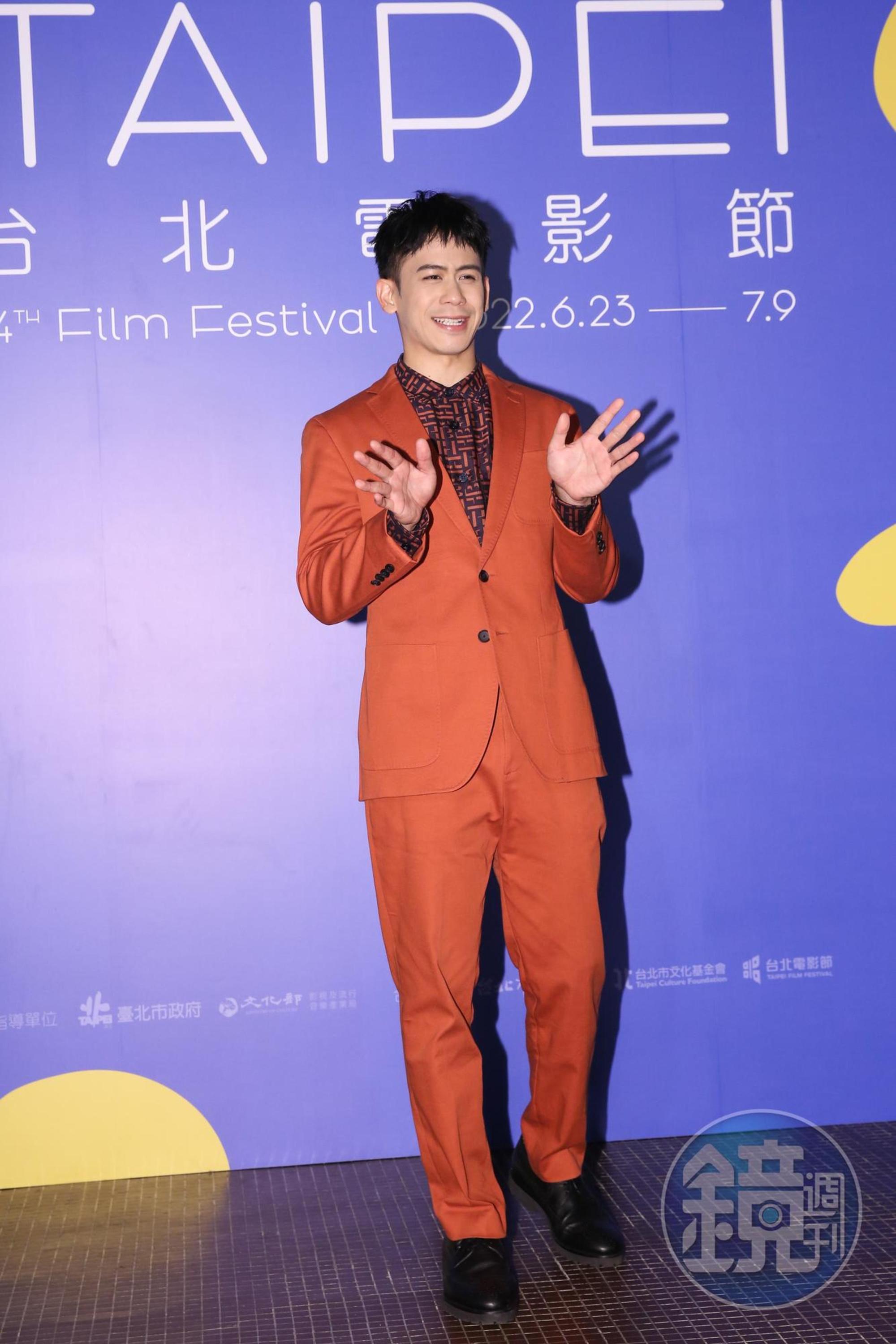 李淳扮演咖啡評論家，一不小心咖啡喝到亢奮。