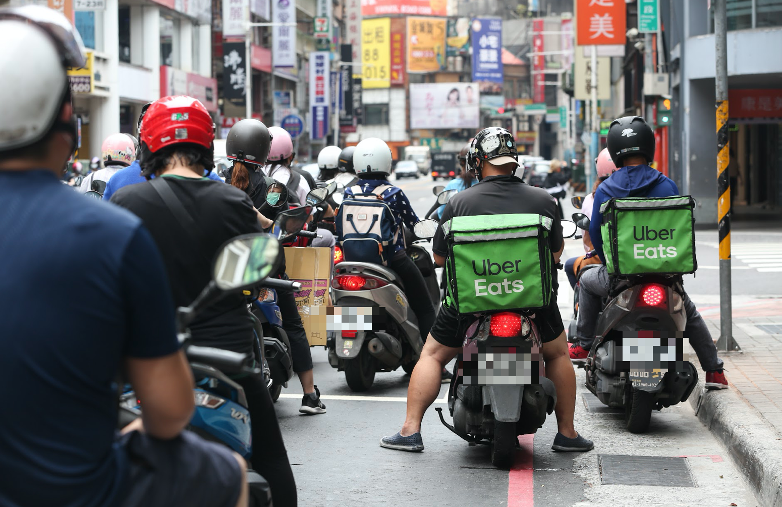 外送員每天遇到的Case千奇百怪，不僅要快速將餐點送達目的地，有時還要達成各種顧客需求。（示意圖，資料照）
