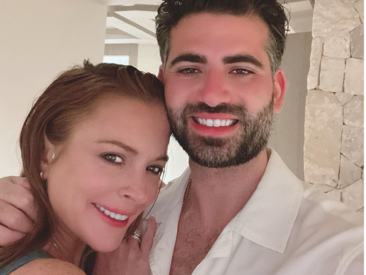 琳賽羅涵（左）與巴德沙馬斯（右）正式宣佈結婚。（翻攝自Lindsay Lohan官方Instagram）