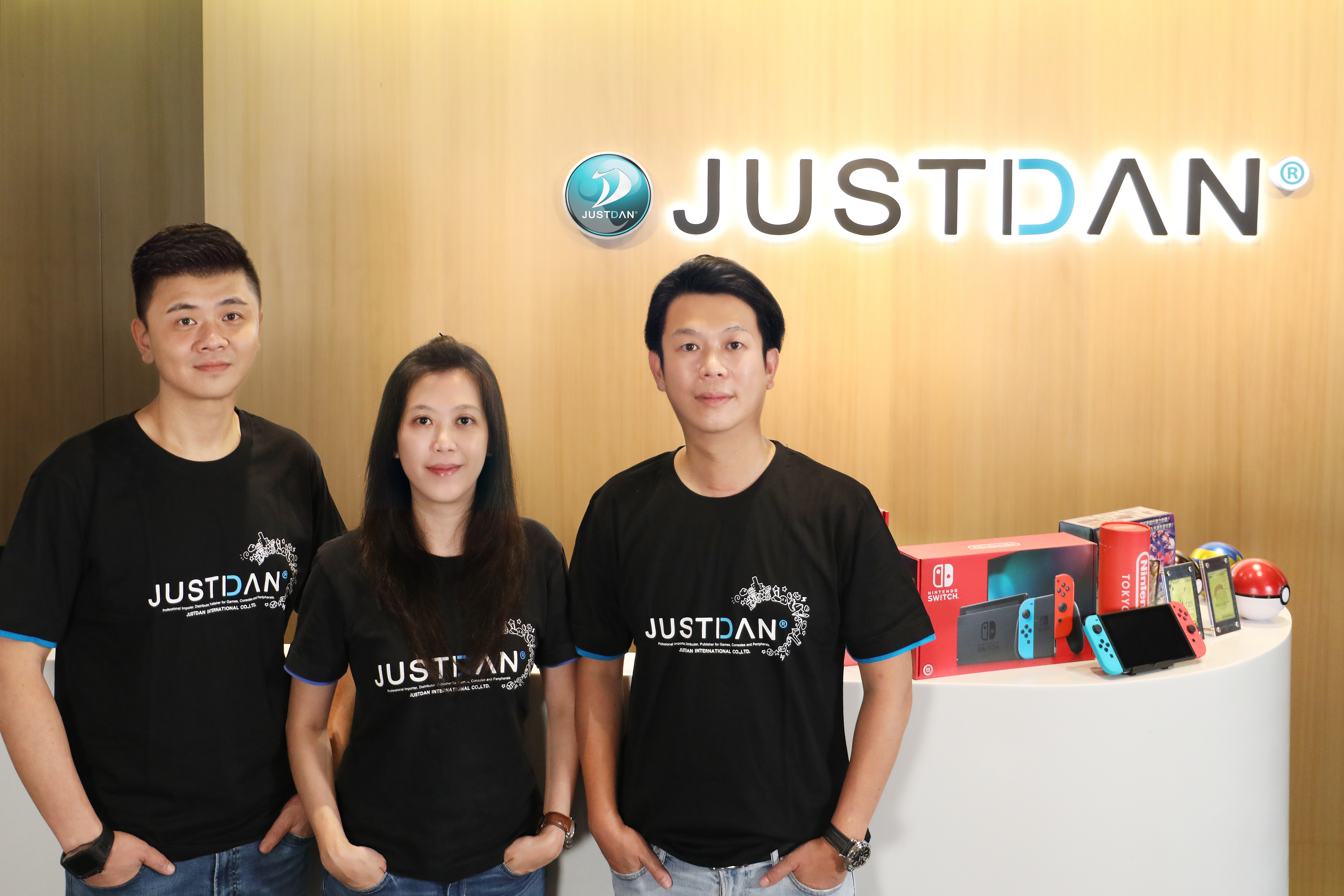 團隊合作是傑仕登持續壯大的關鍵。右起為董事長莊景淙、總經理莊雅雯及副總經理勝賀瀨重男。（傑仕登提供）