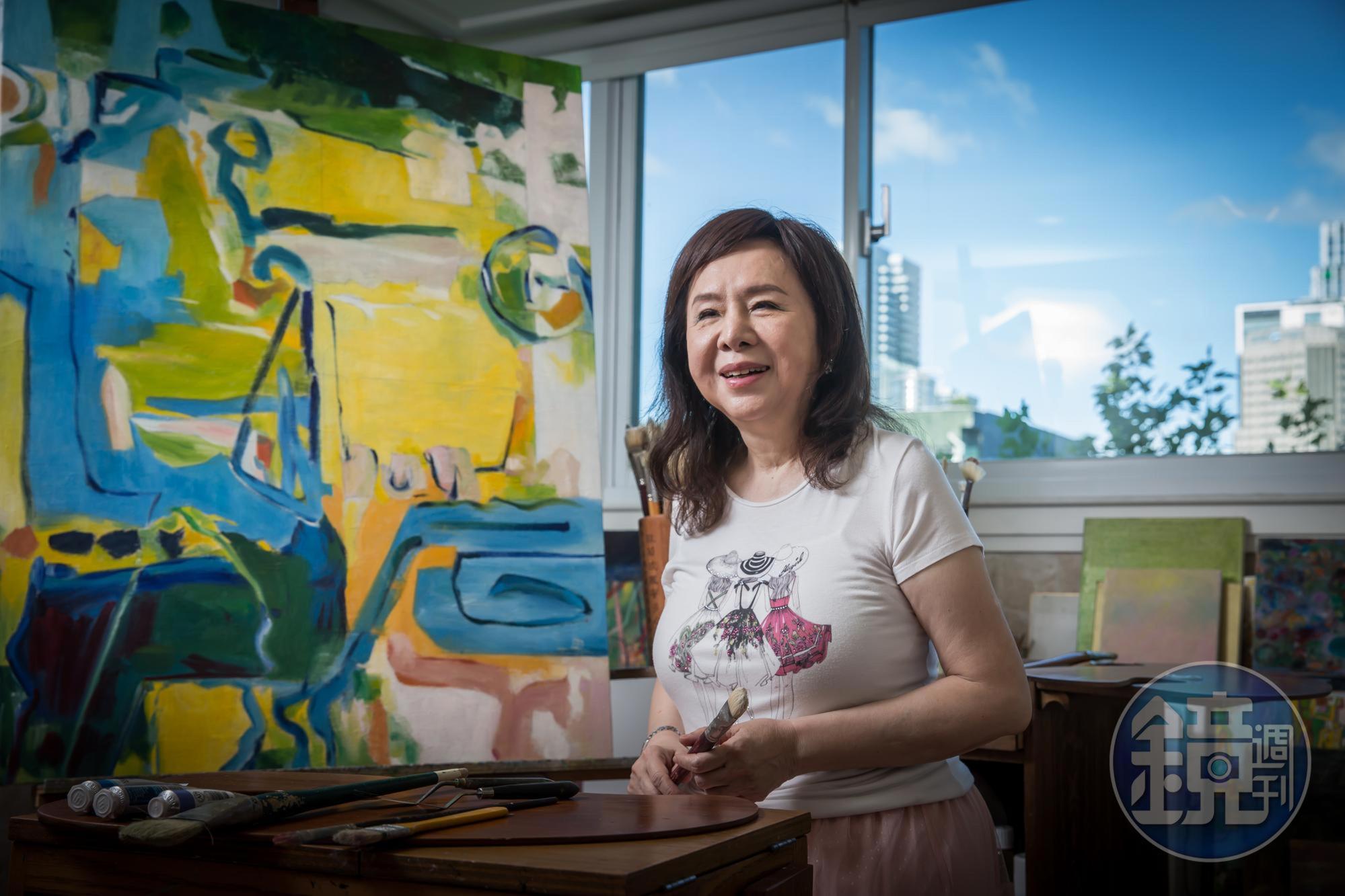 侯翠杏是台灣當代著名抽象藝術畫家，今年6月底，她受邀於國父紀念館中山國家畫廊舉辦「宇宙．微觀—侯翠杏創作回顧展」，重新梳理自1968年迄今50多年的創作經歷。