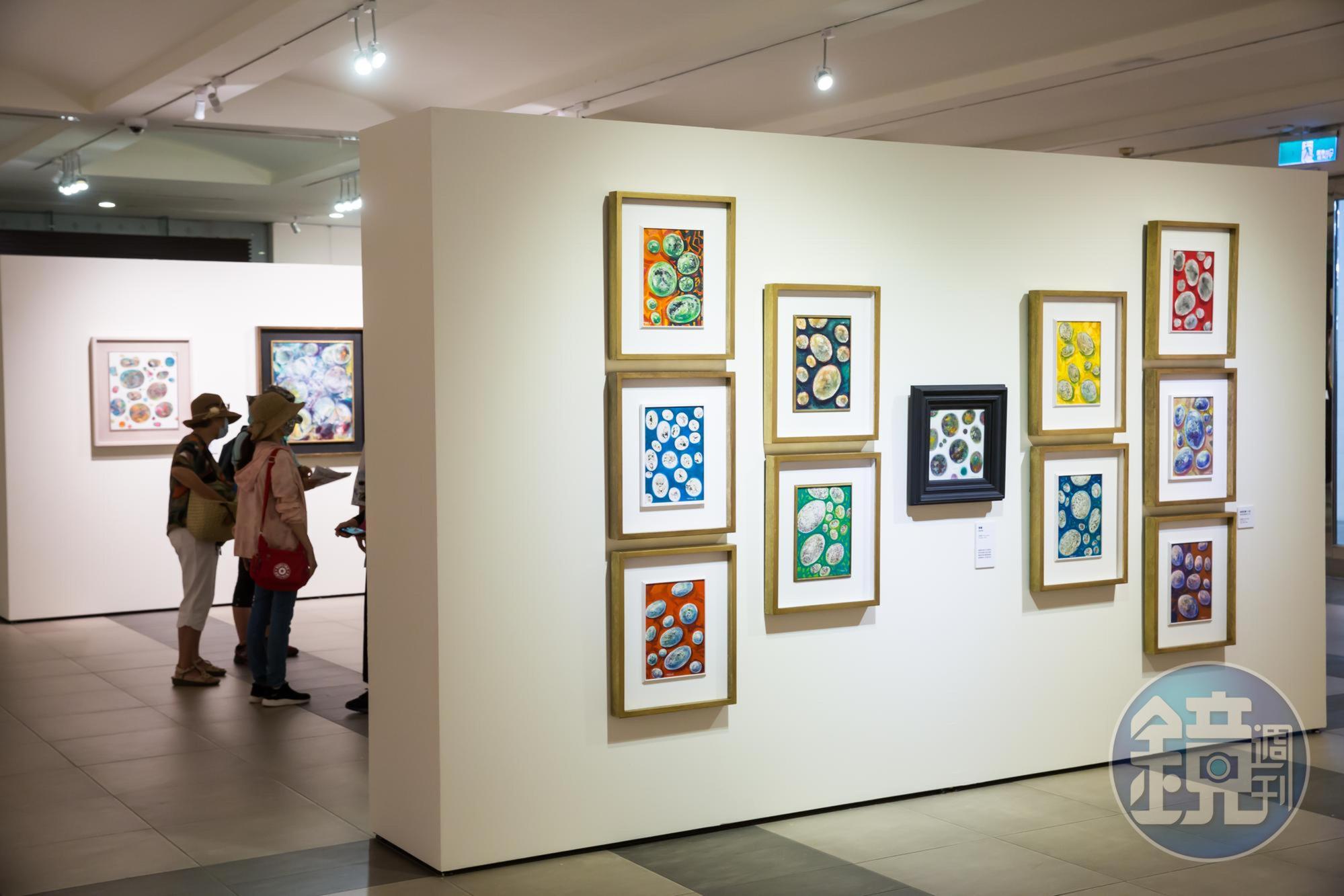 「宇宙．微觀—侯翠杏創作回顧展」分為宇宙時空、生活隨筆、精神昇華，以及山水寄情和抽象抒情等5個子題。
