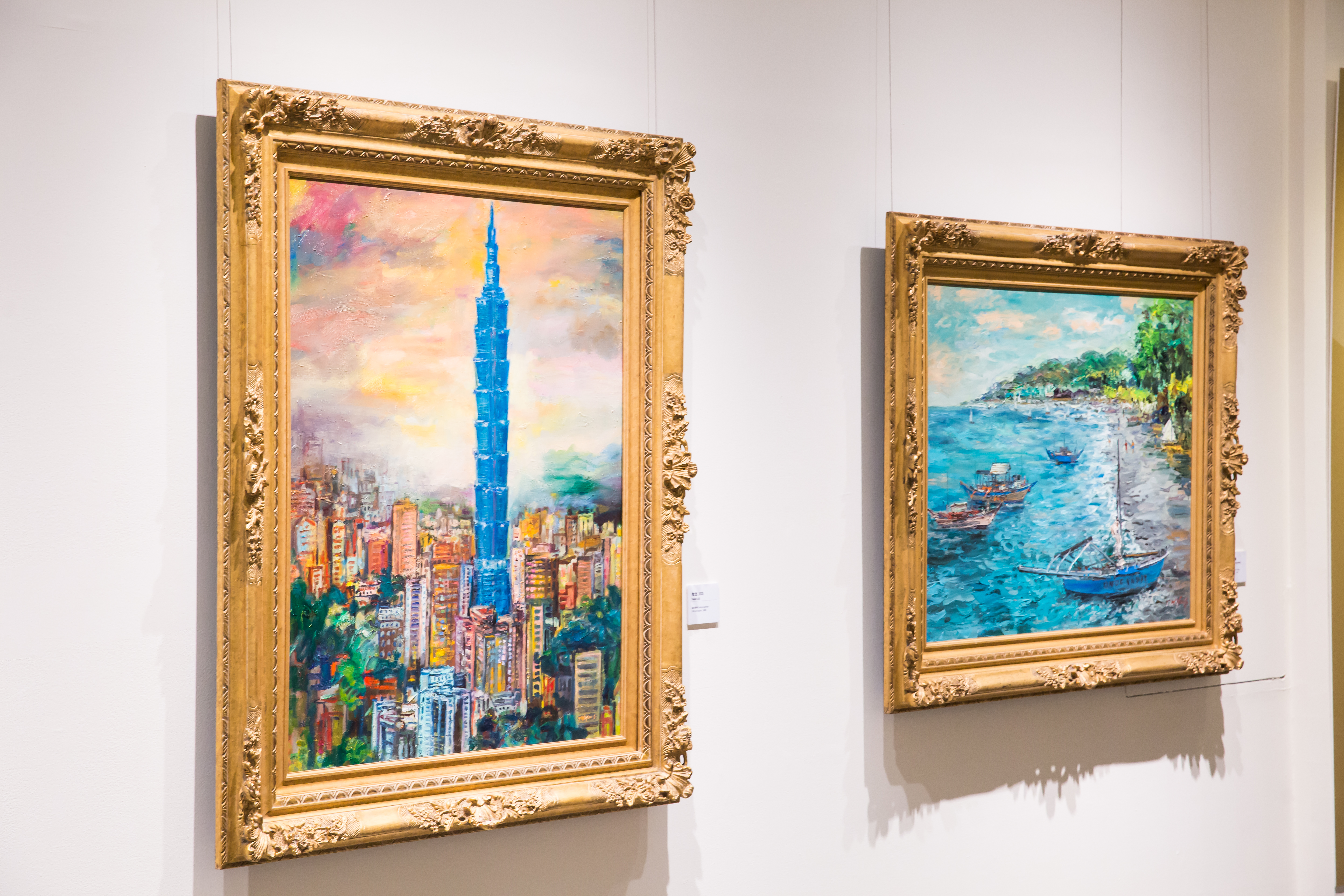 侯翠杏在「宇宙．微觀—侯翠杏創作回顧展」中，展出50年創作之旅不同時期作品。
